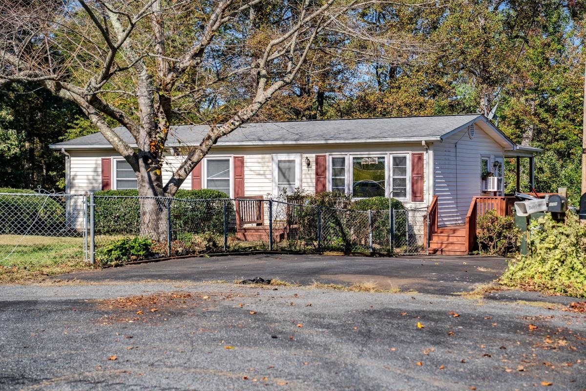 139 Thomas Ct — photo
