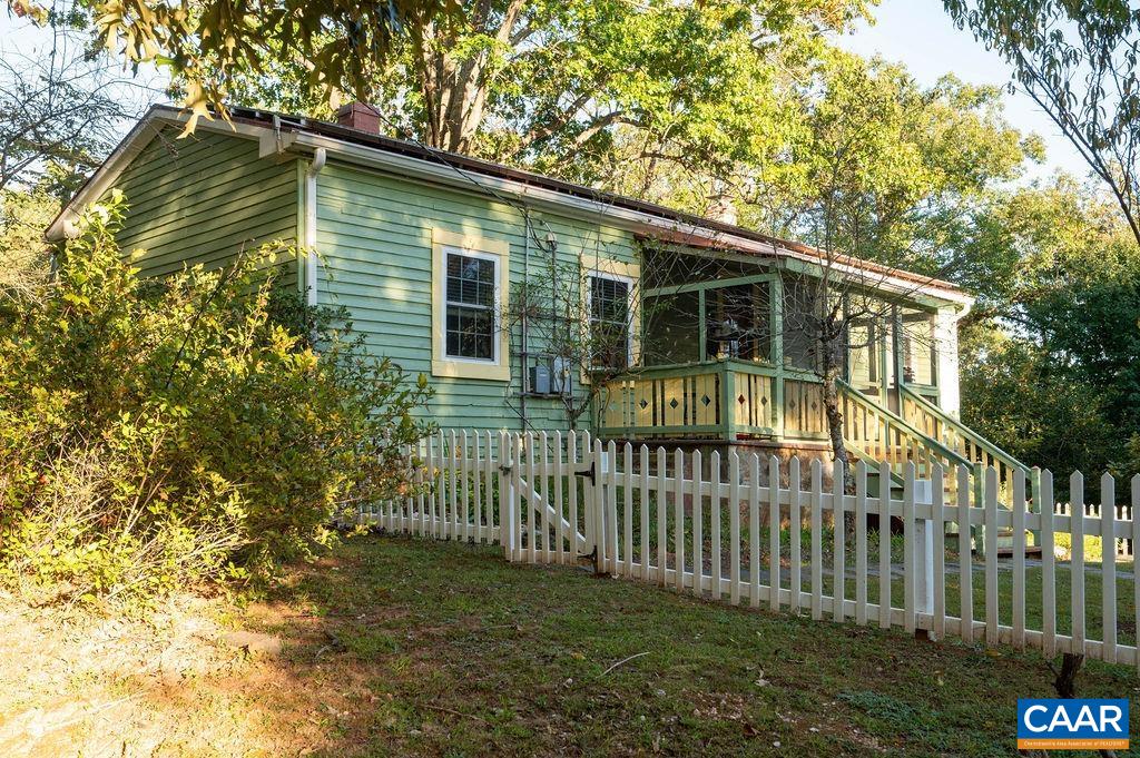 6319 Schoolhouse Hl — photo