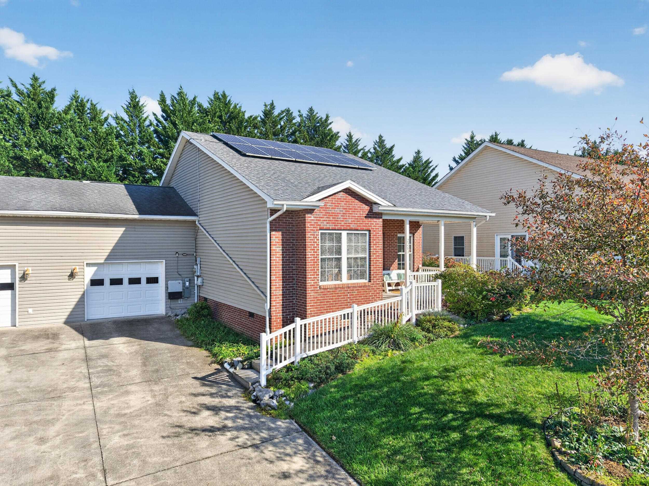 2263 Lake Terrace Dr — photo