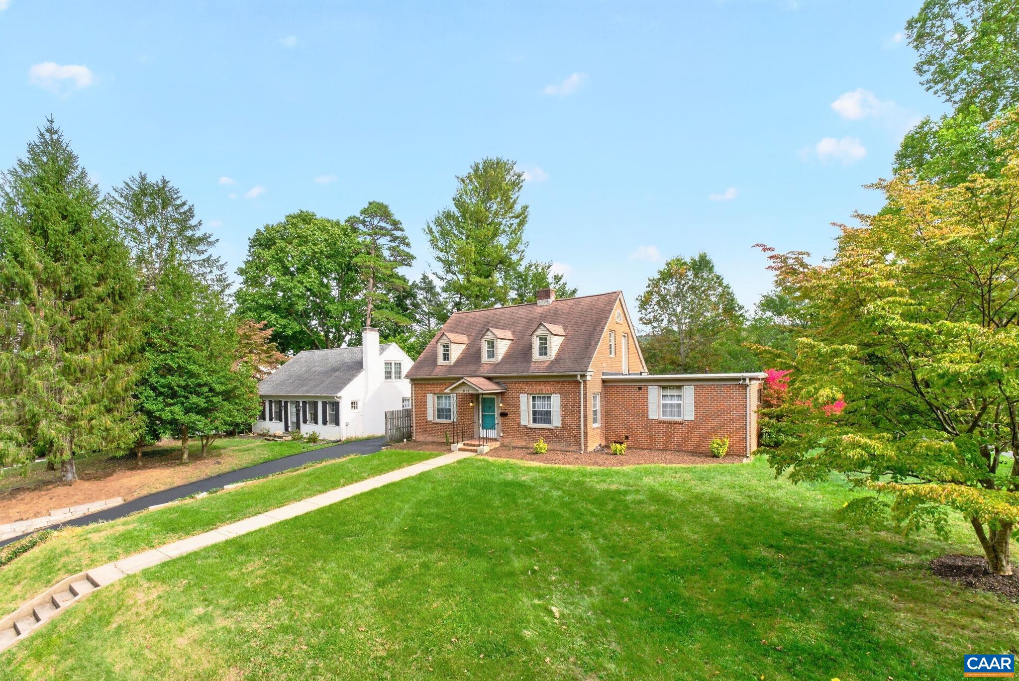 912 Lyndhurst Rd — photo