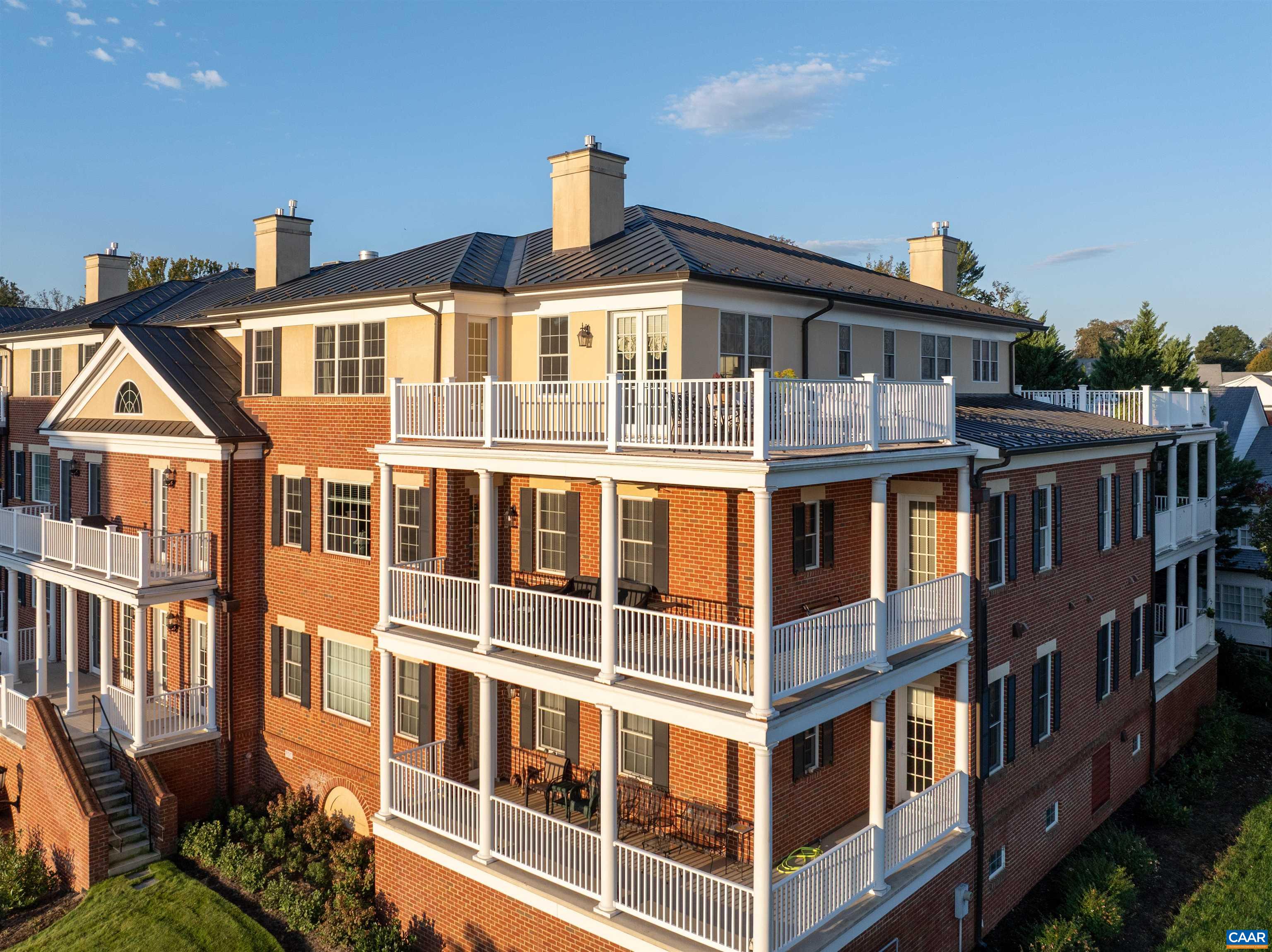 435 White Gables Ln Unit 302 — photo