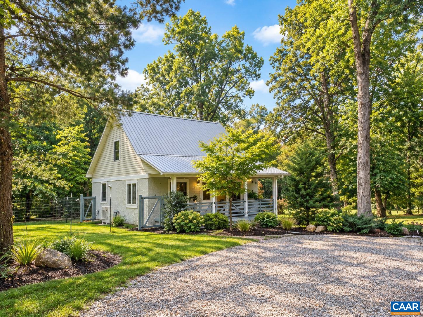 699 Black Cat Rd — photo