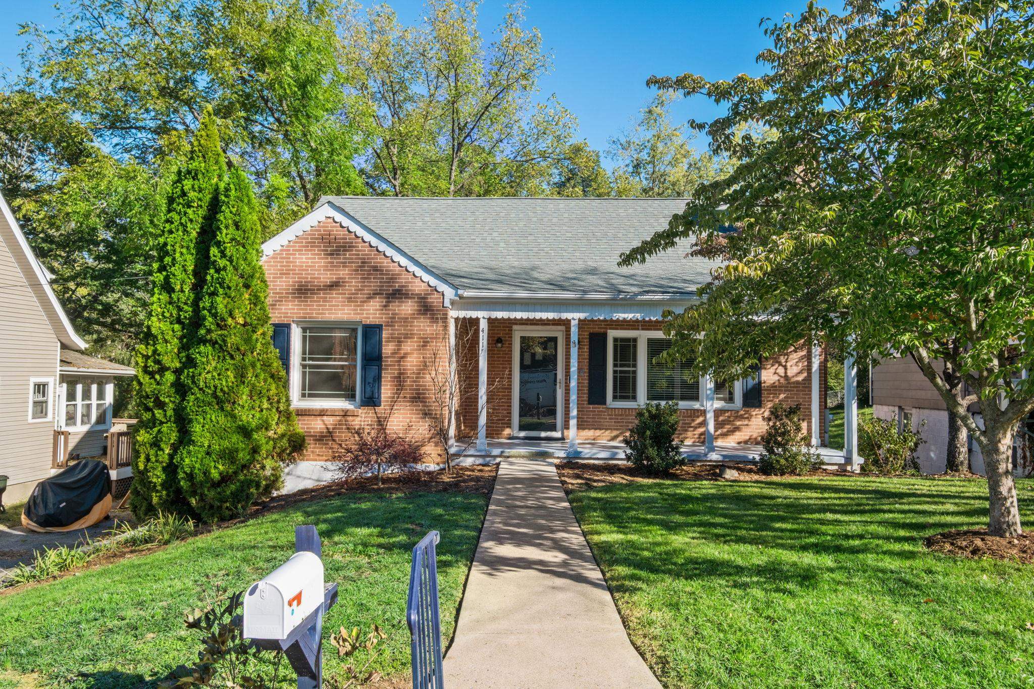 411 Hendren Ave — photo