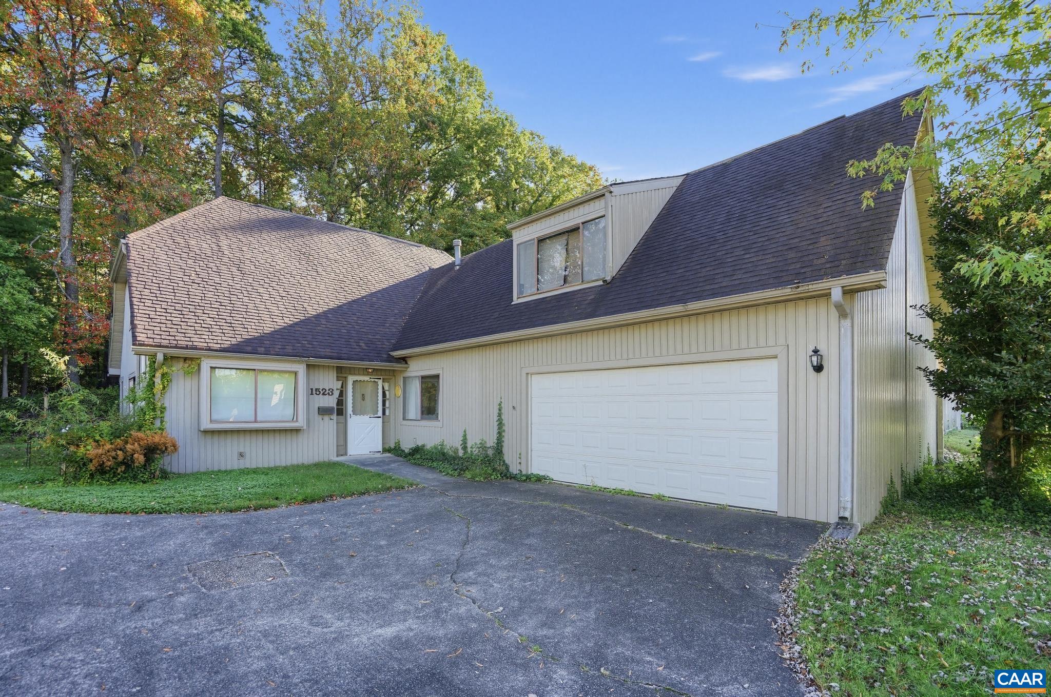1523 Lake Forest Dr — photo