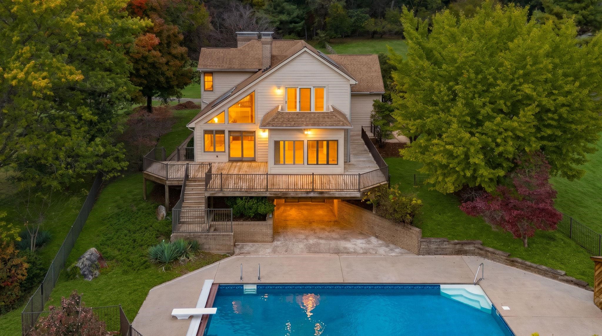 4645 Pleasant Valley Rd — photo