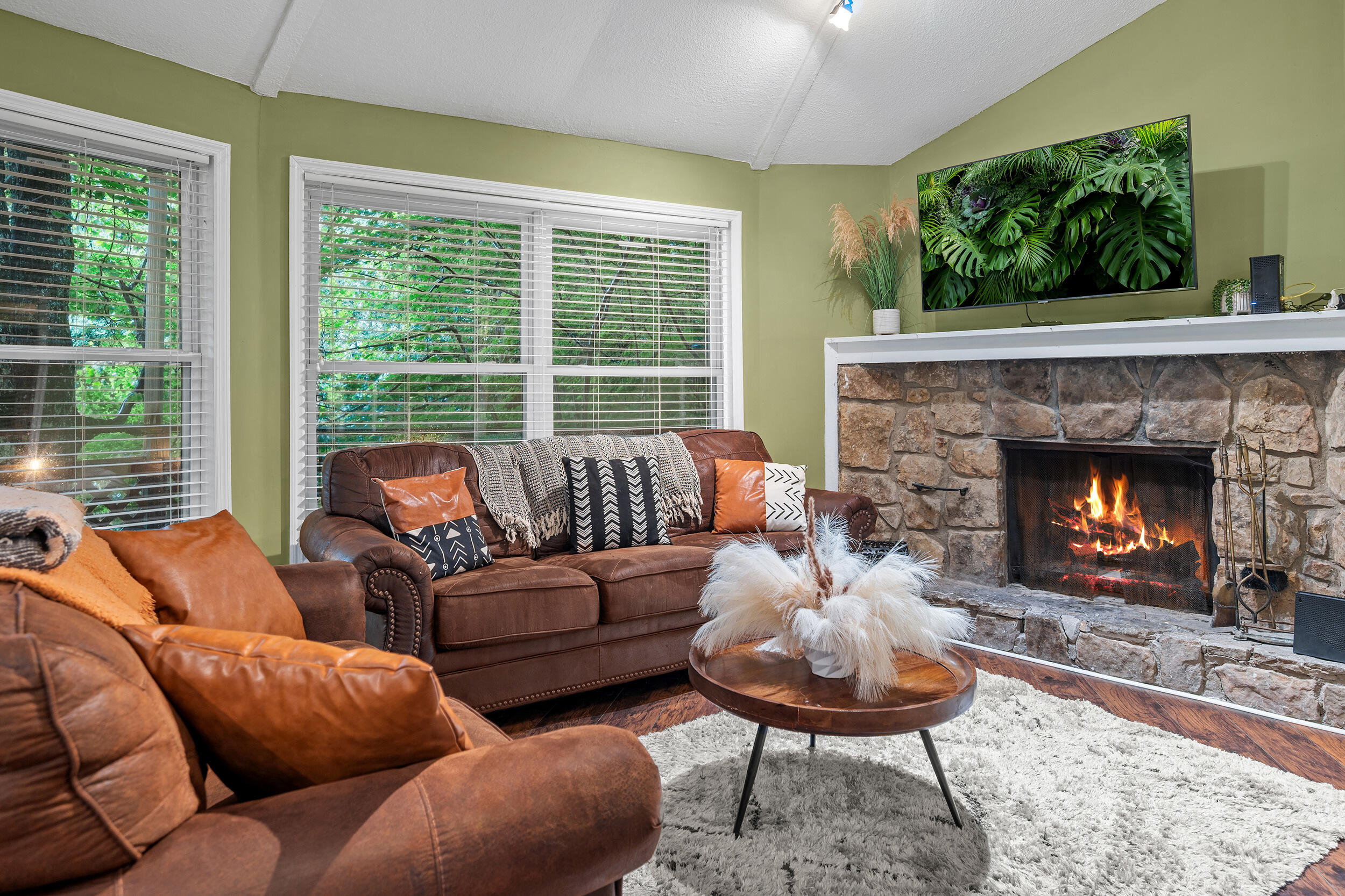 1025 Lower Alpine Way — photo