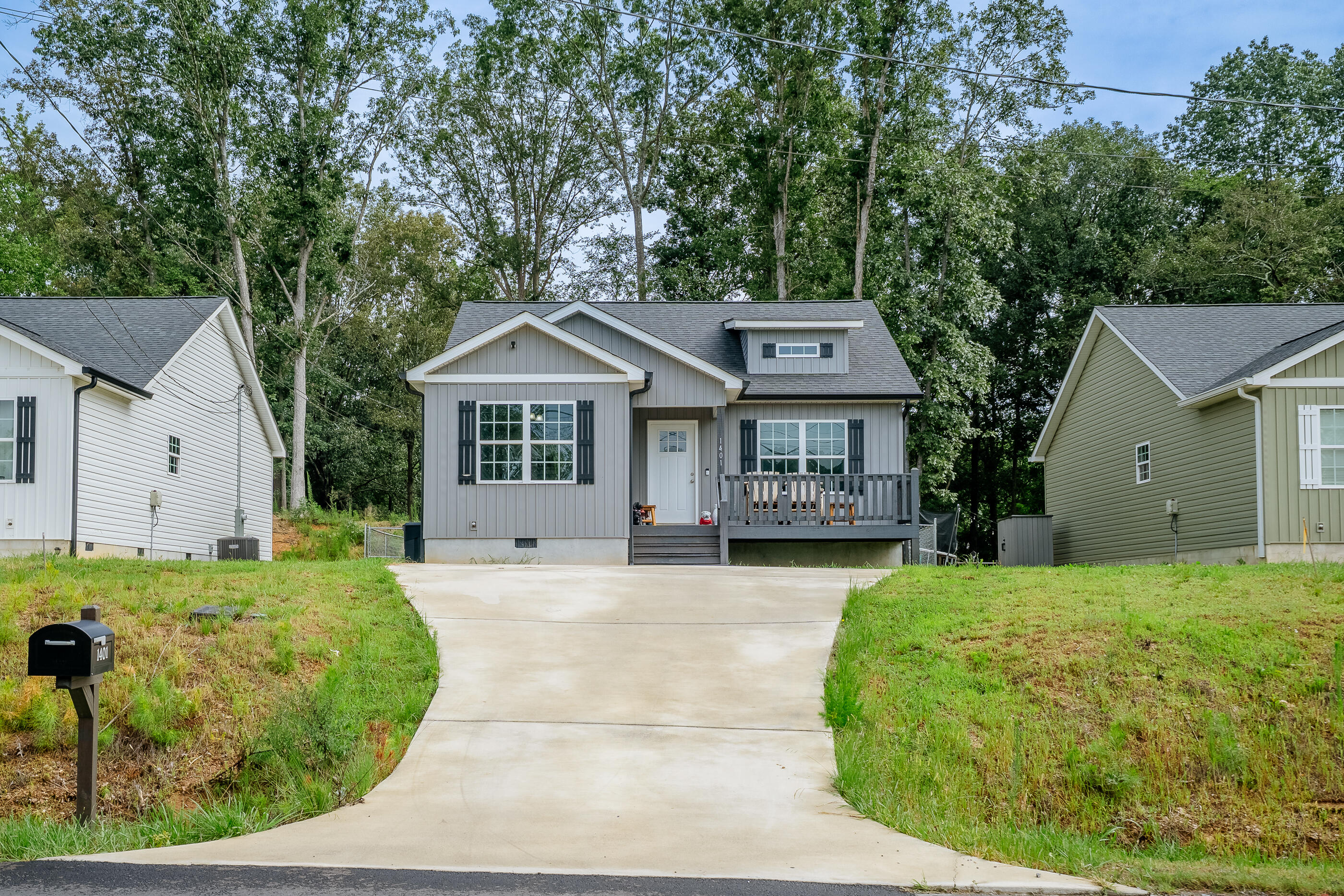 1401 Eastbrook Southeast Drive SE — photo