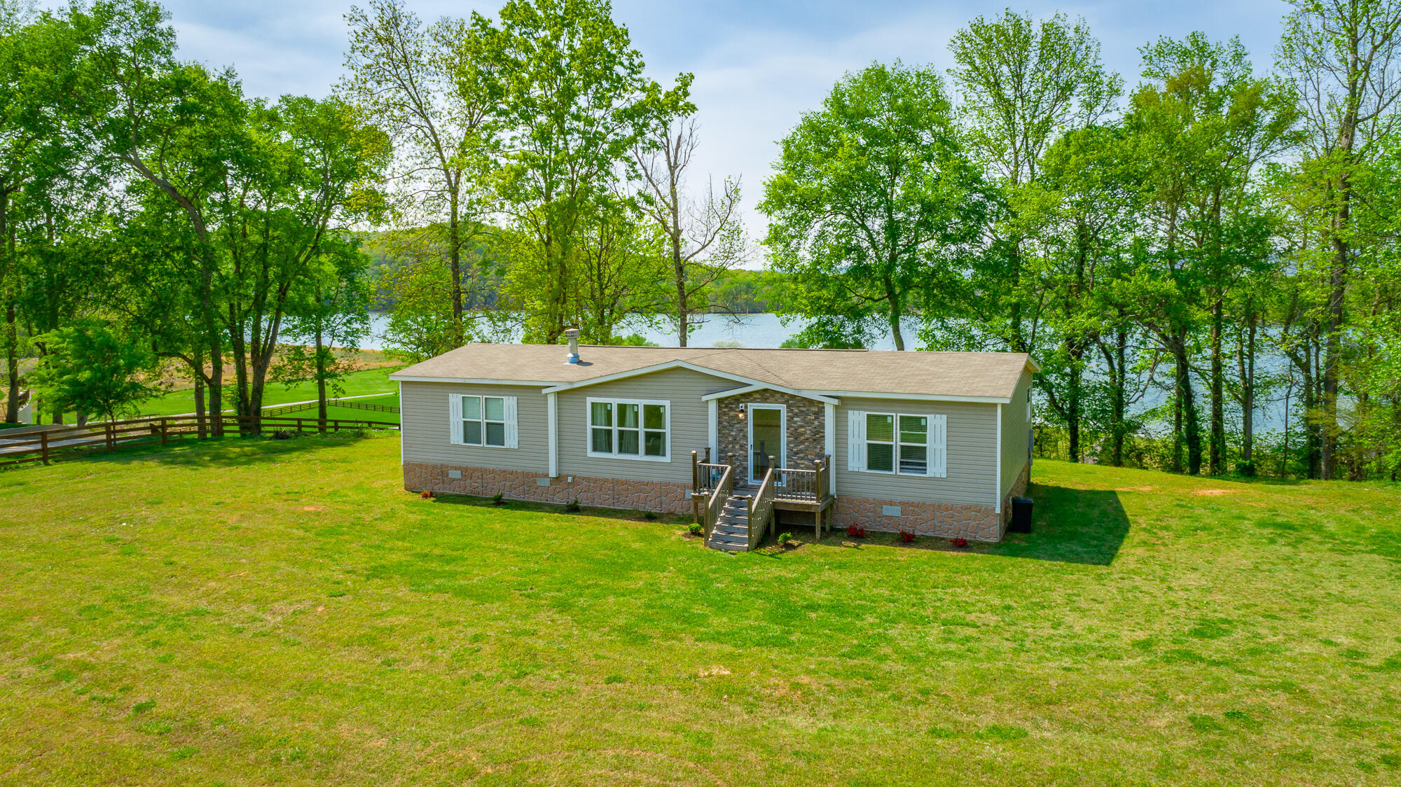 1118 Holly Glen Lane — photo