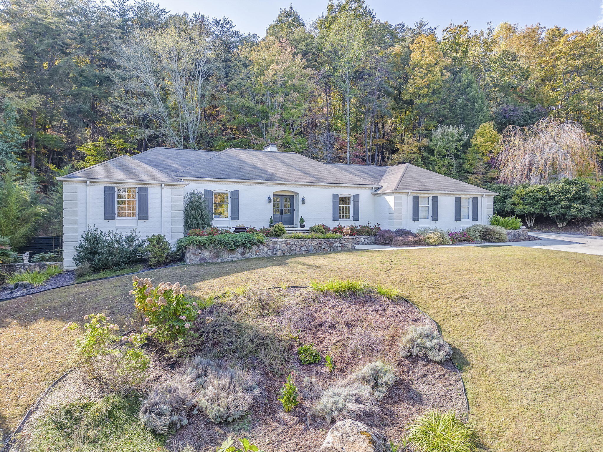 2305 Ravine Way — photo