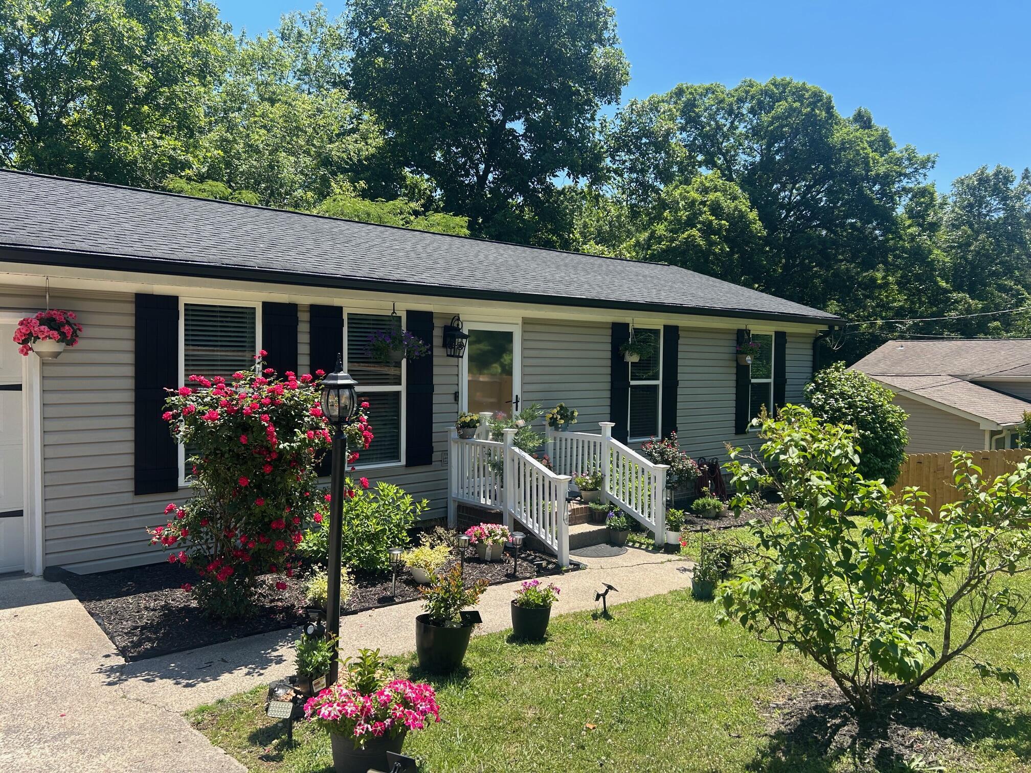 391 Oak Tree Road — photo