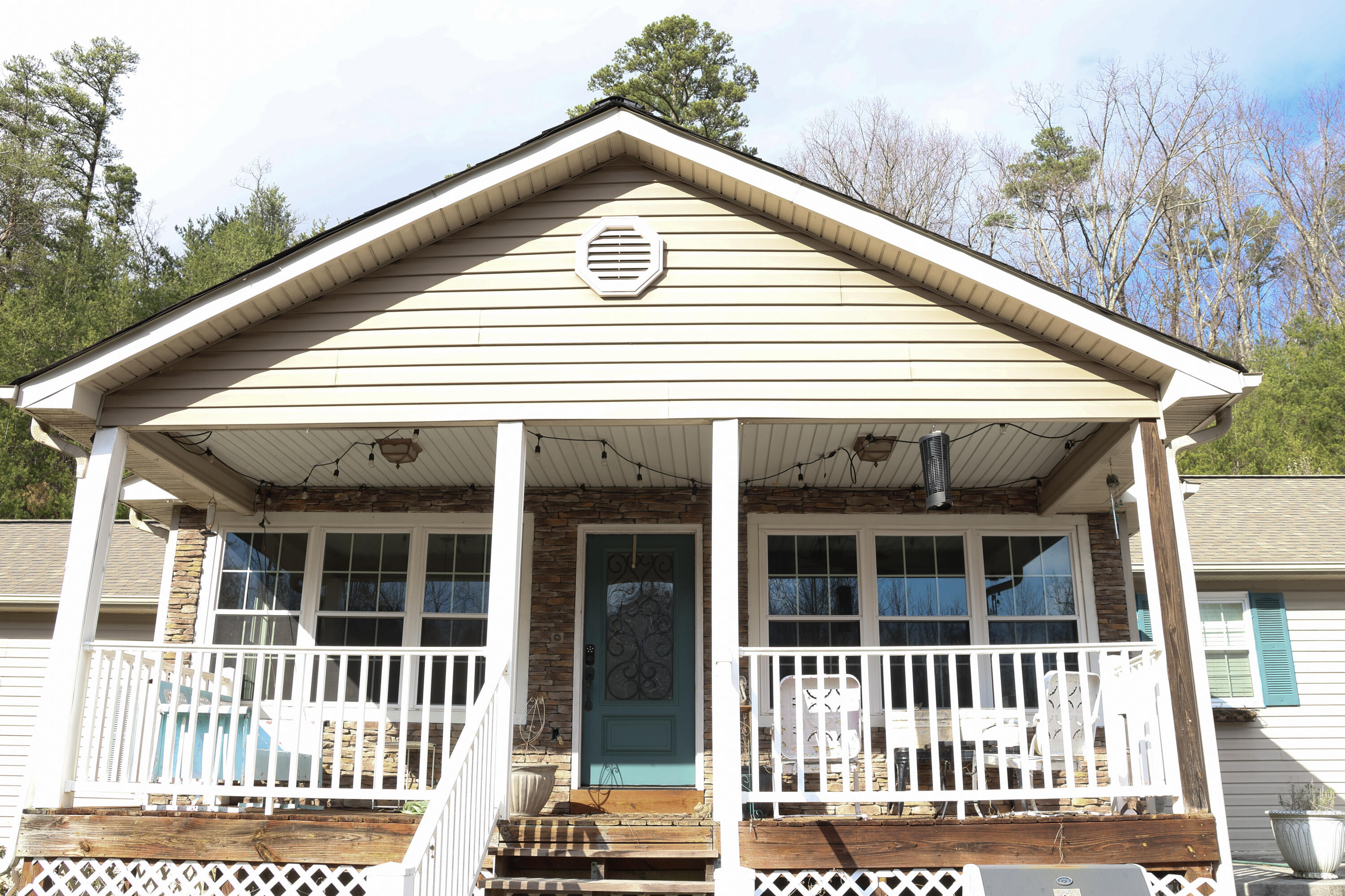 294 North Woods Lane — photo
