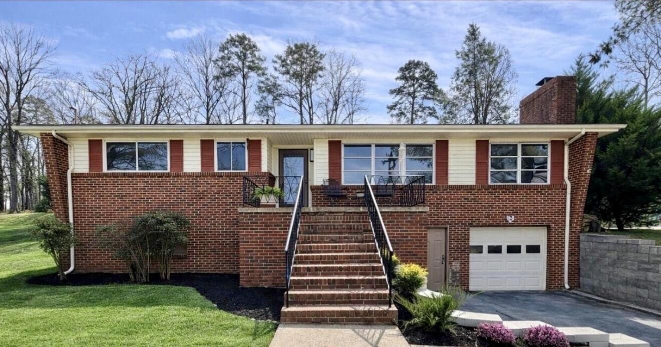 1402 John Ross Road — photo