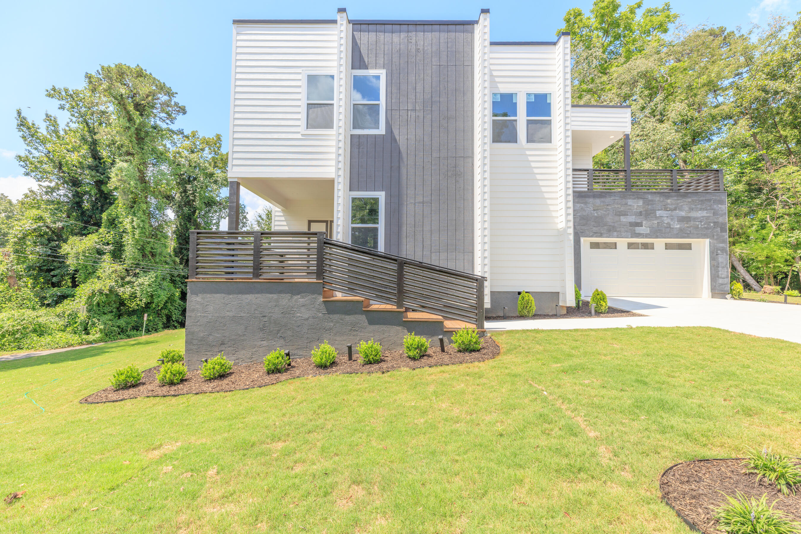 707 Sylvan Drive — photo