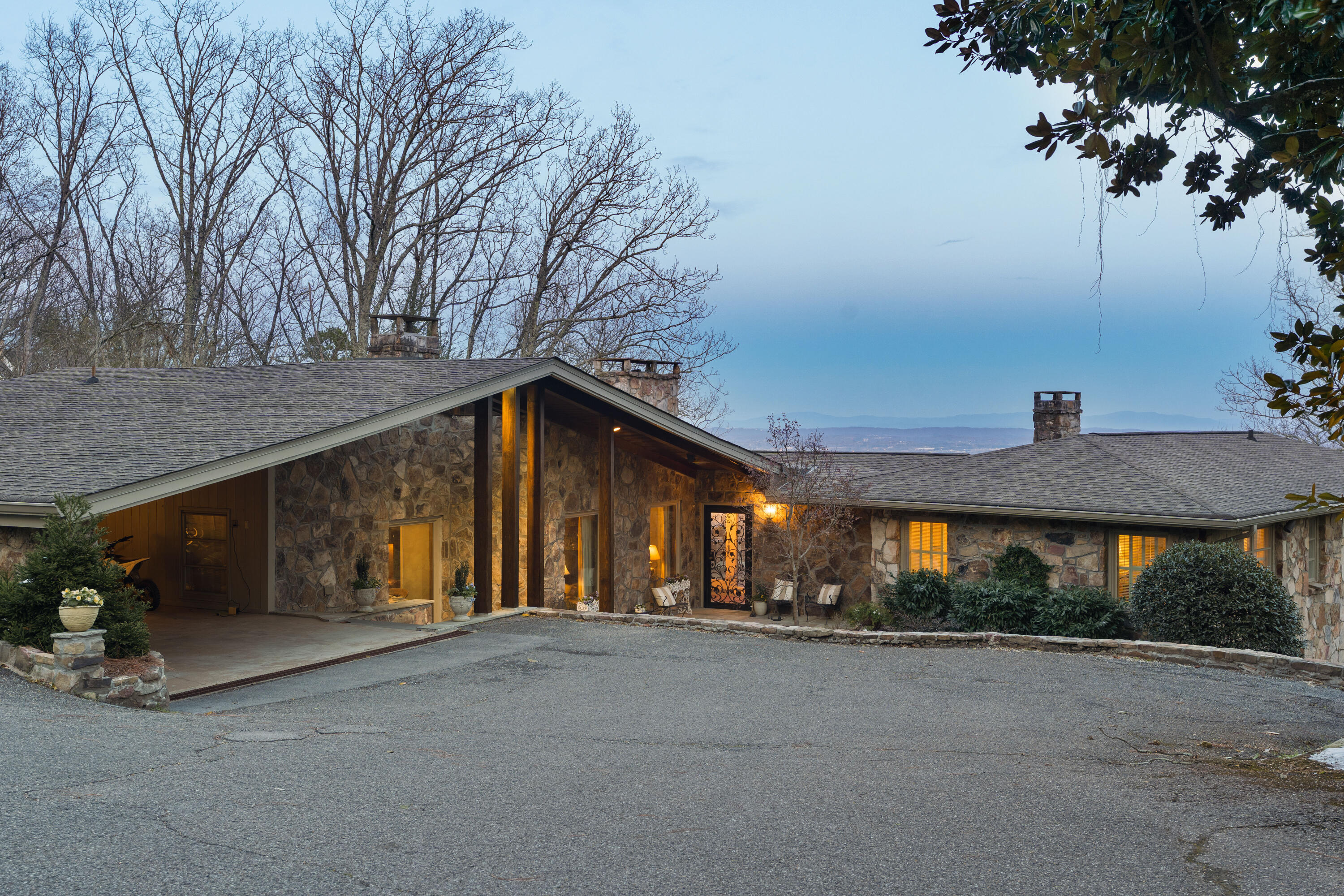 1001 Fleetwood Drive — photo