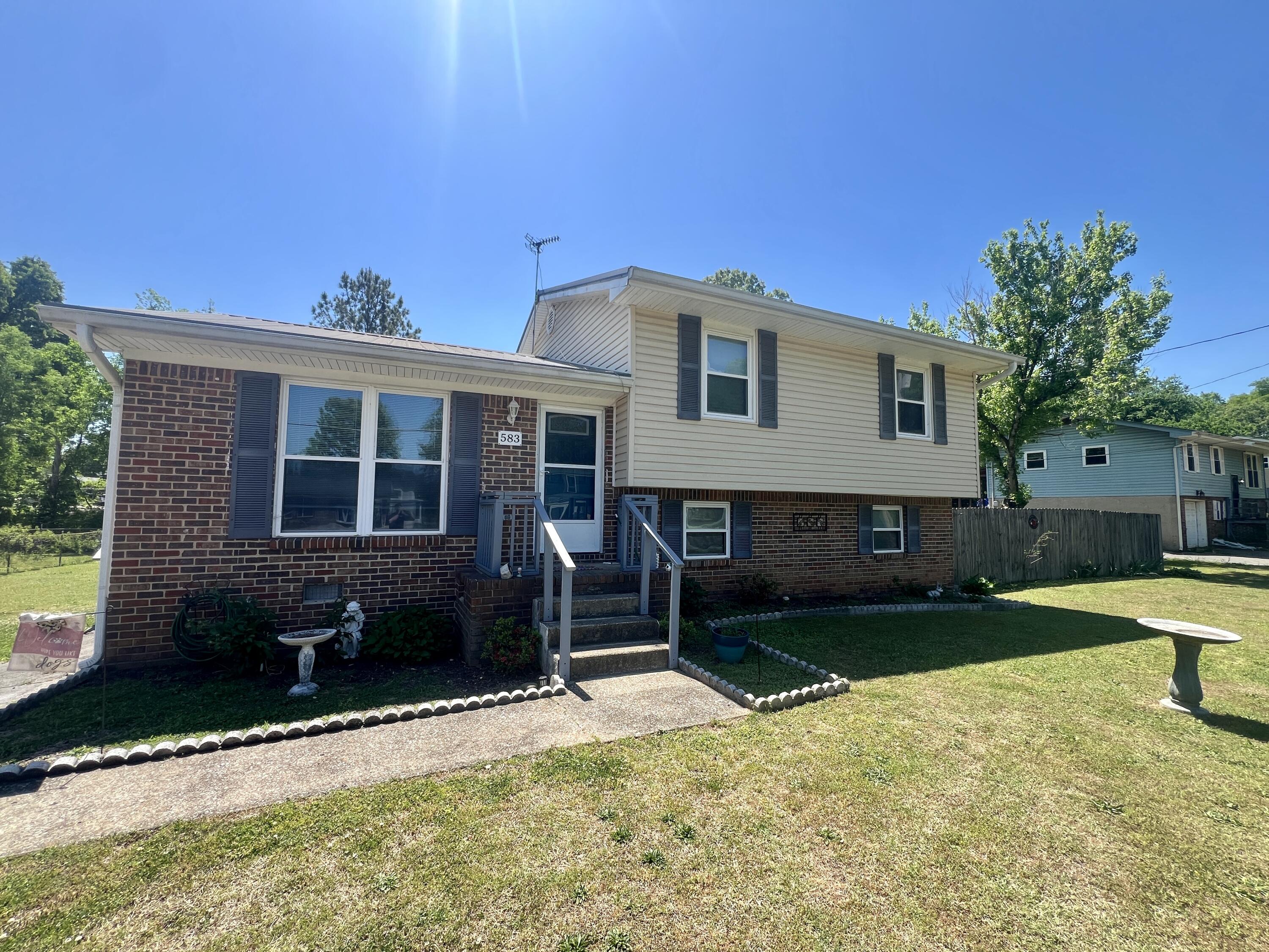 583 Pinewood Circle — photo
