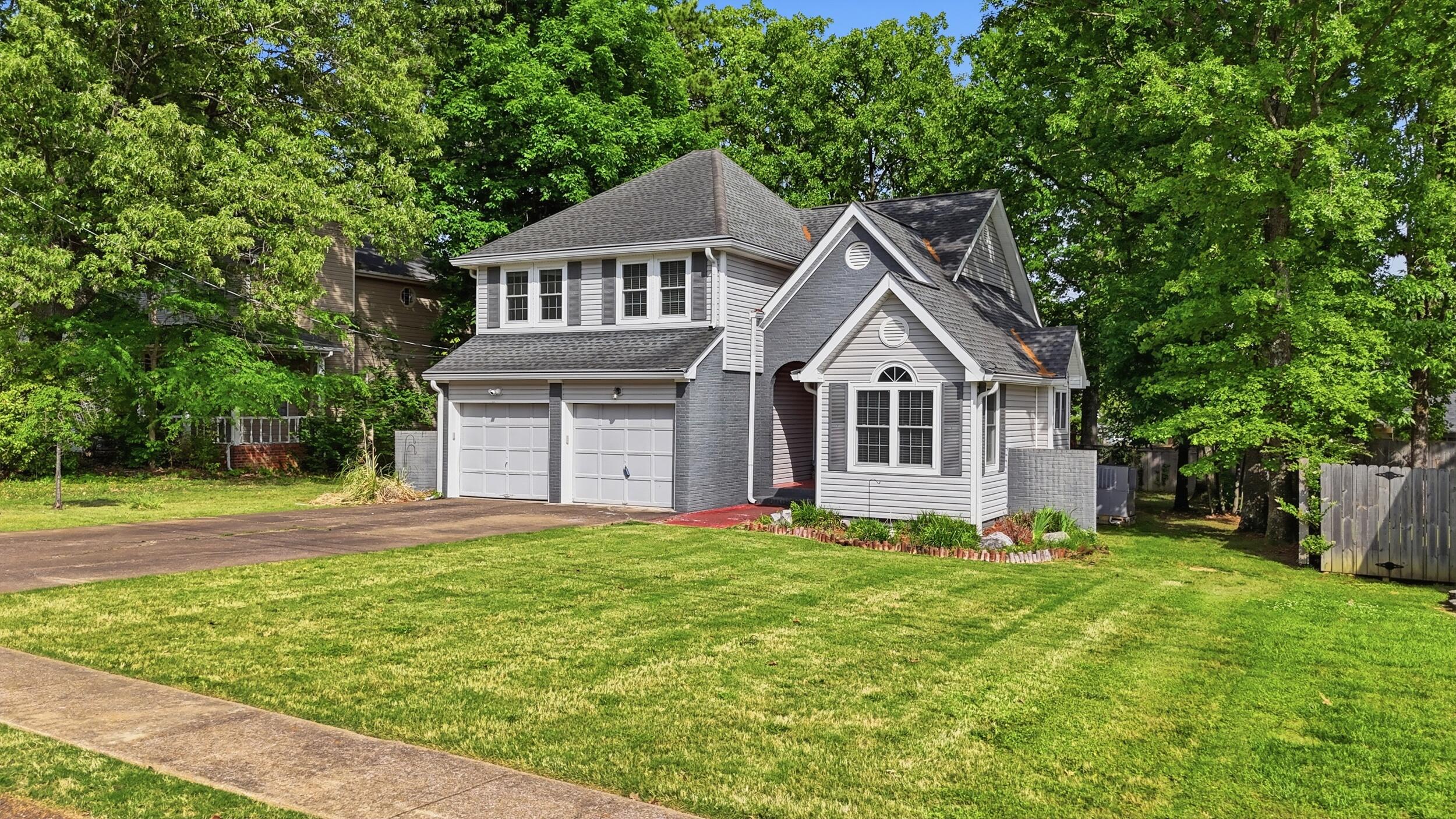 2418 Charleston Square — photo