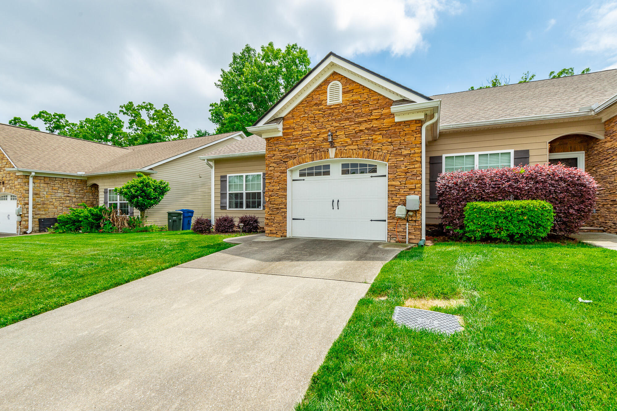7548 Magnolia Leaf Lane — photo