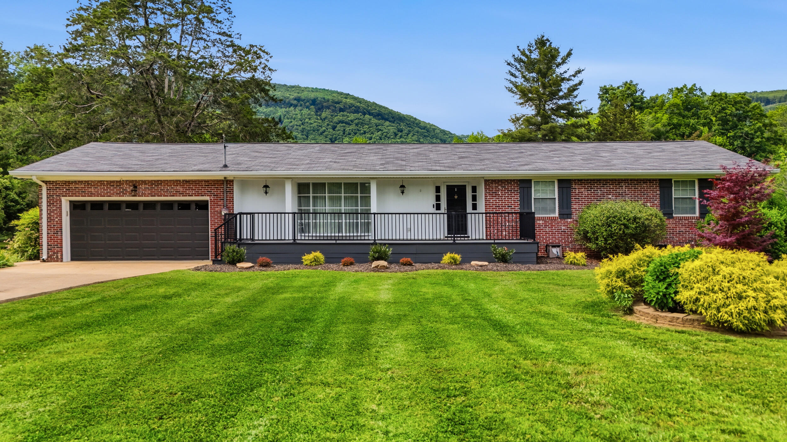 605 Falls View Drive — photo