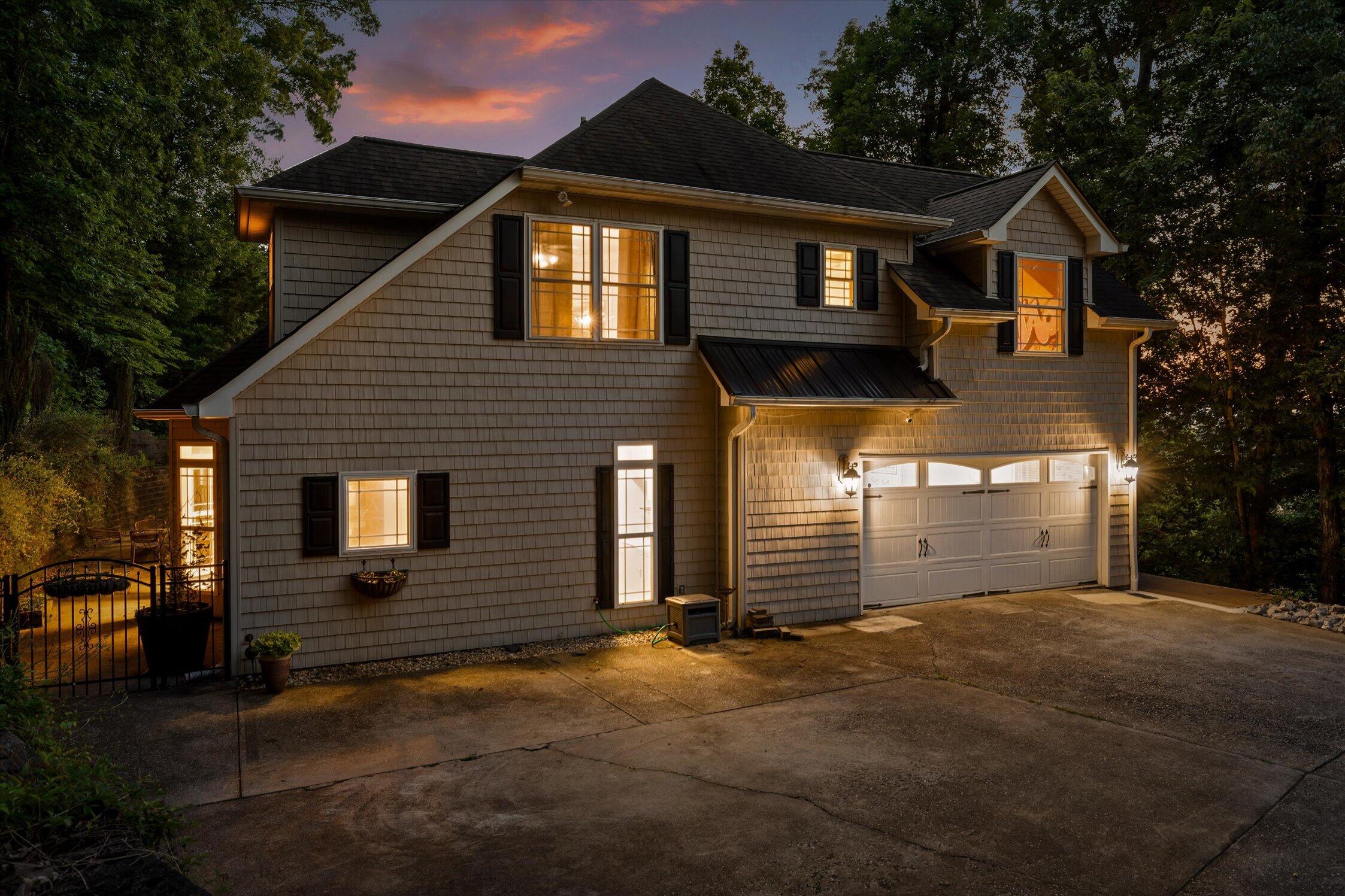 2399 Red Tail Lane — photo