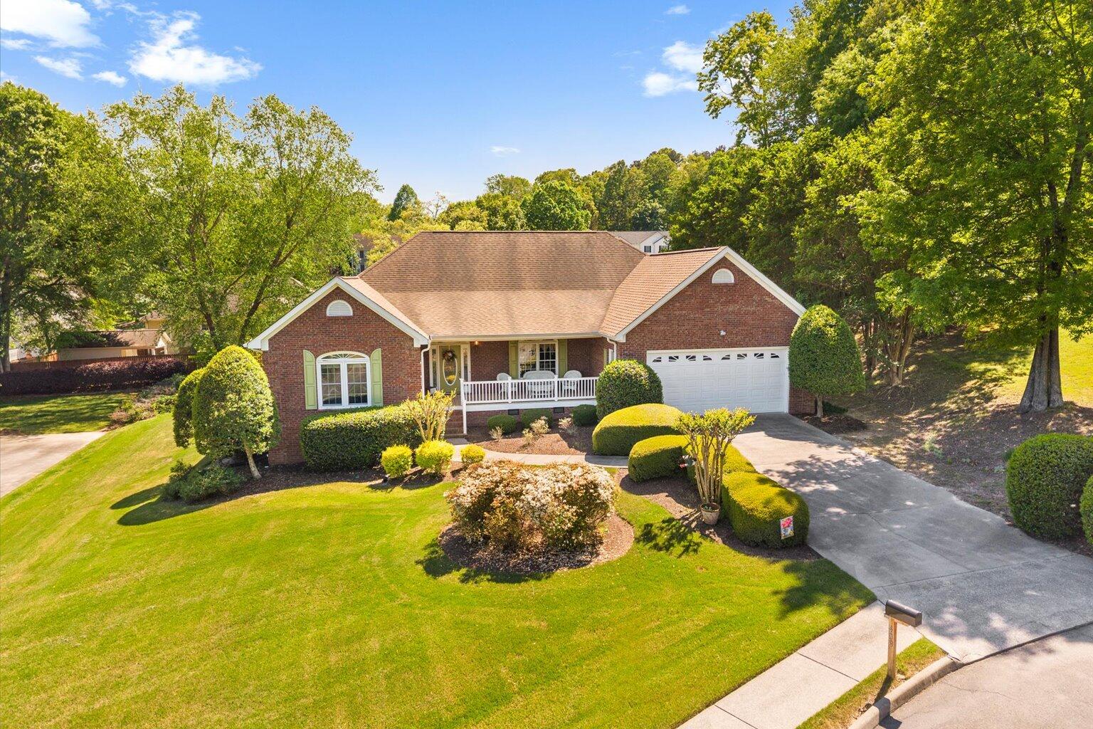 409 Amanda Way — photo