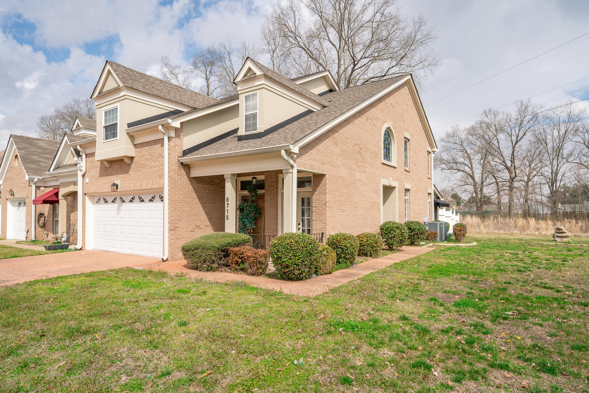 6715 Willow Trace Drive — photo