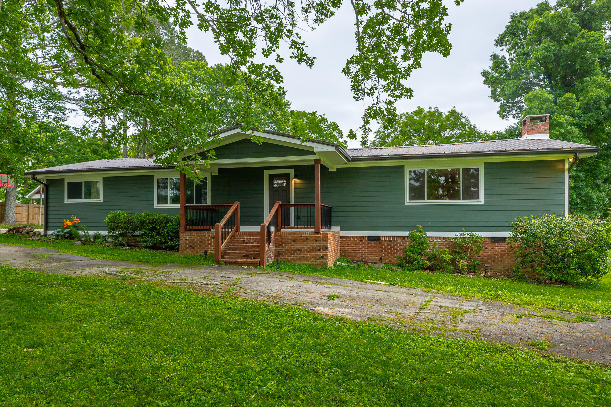 9011 Pleasant Lane — photo