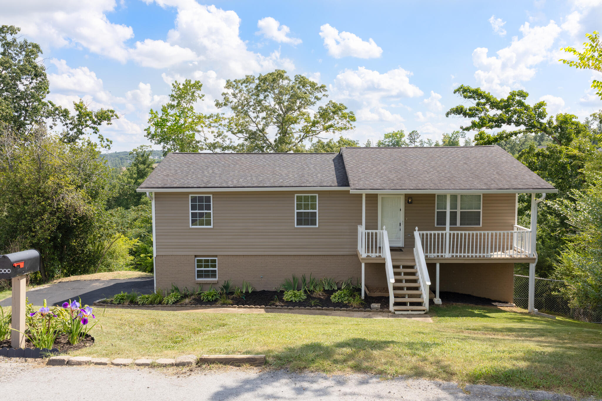 4000 Shady Oak Drive — photo