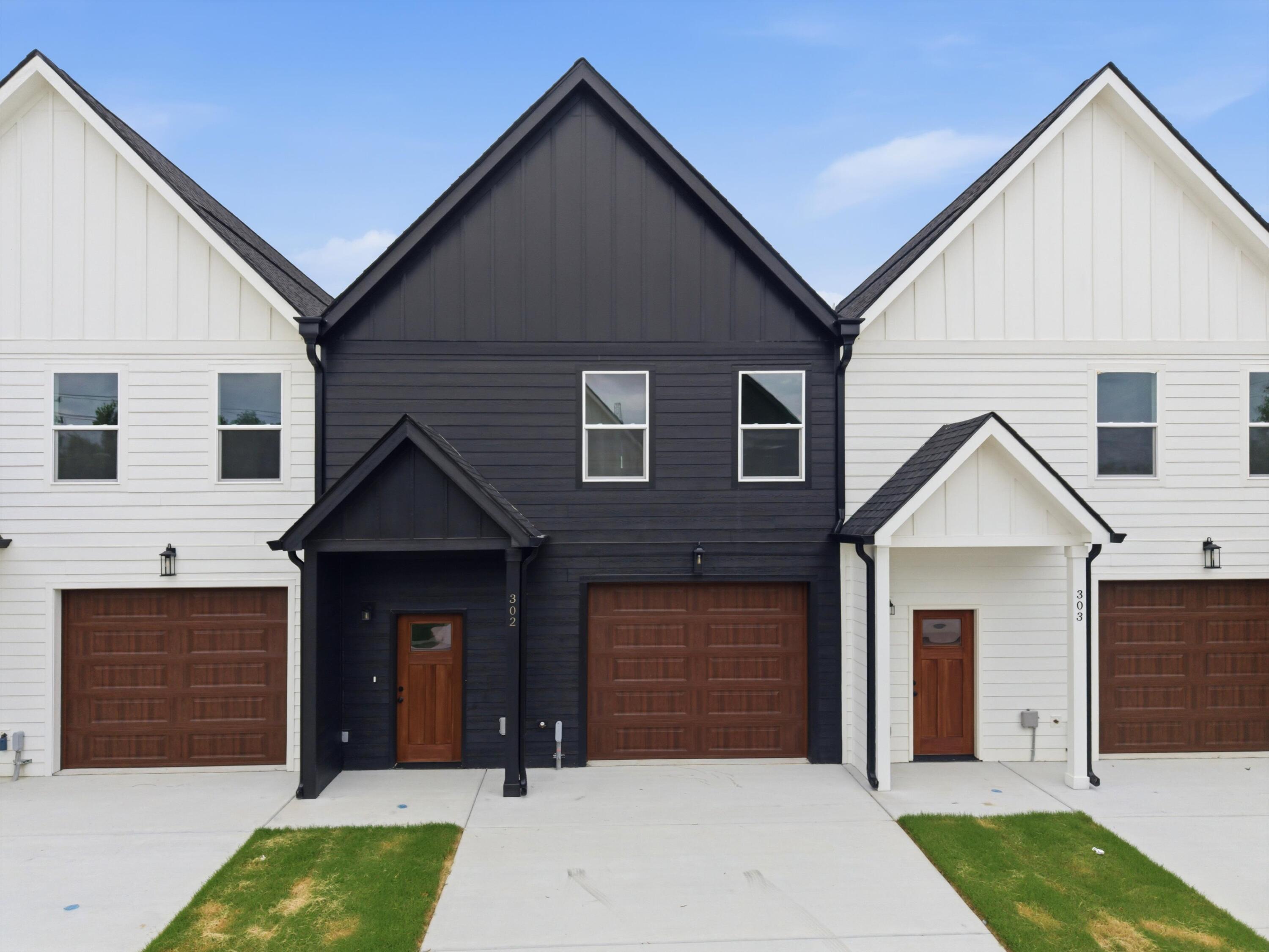 3696 Michigan Avenue Road NE, 302 — photo