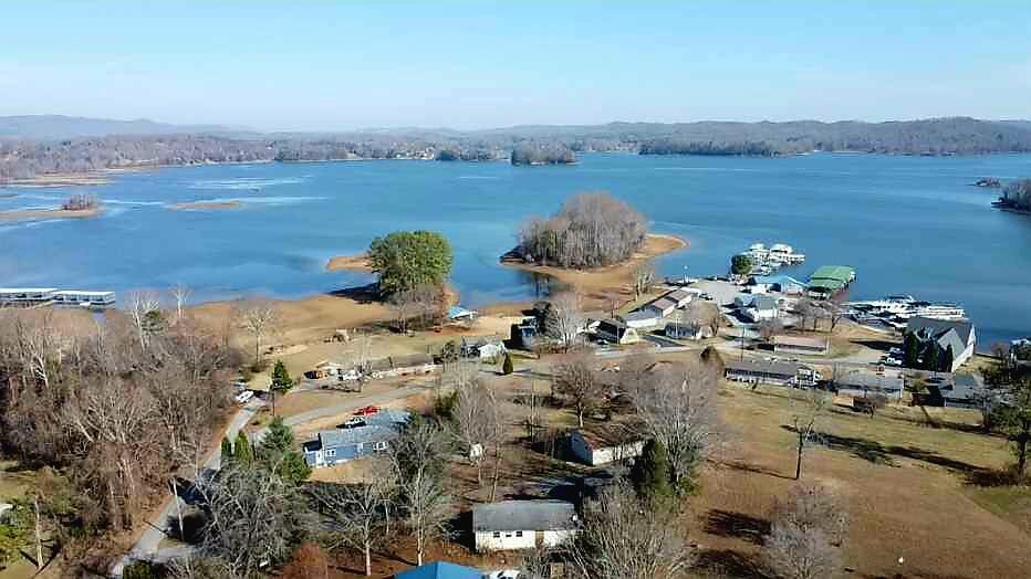 206 Lakeshire Drive — photo