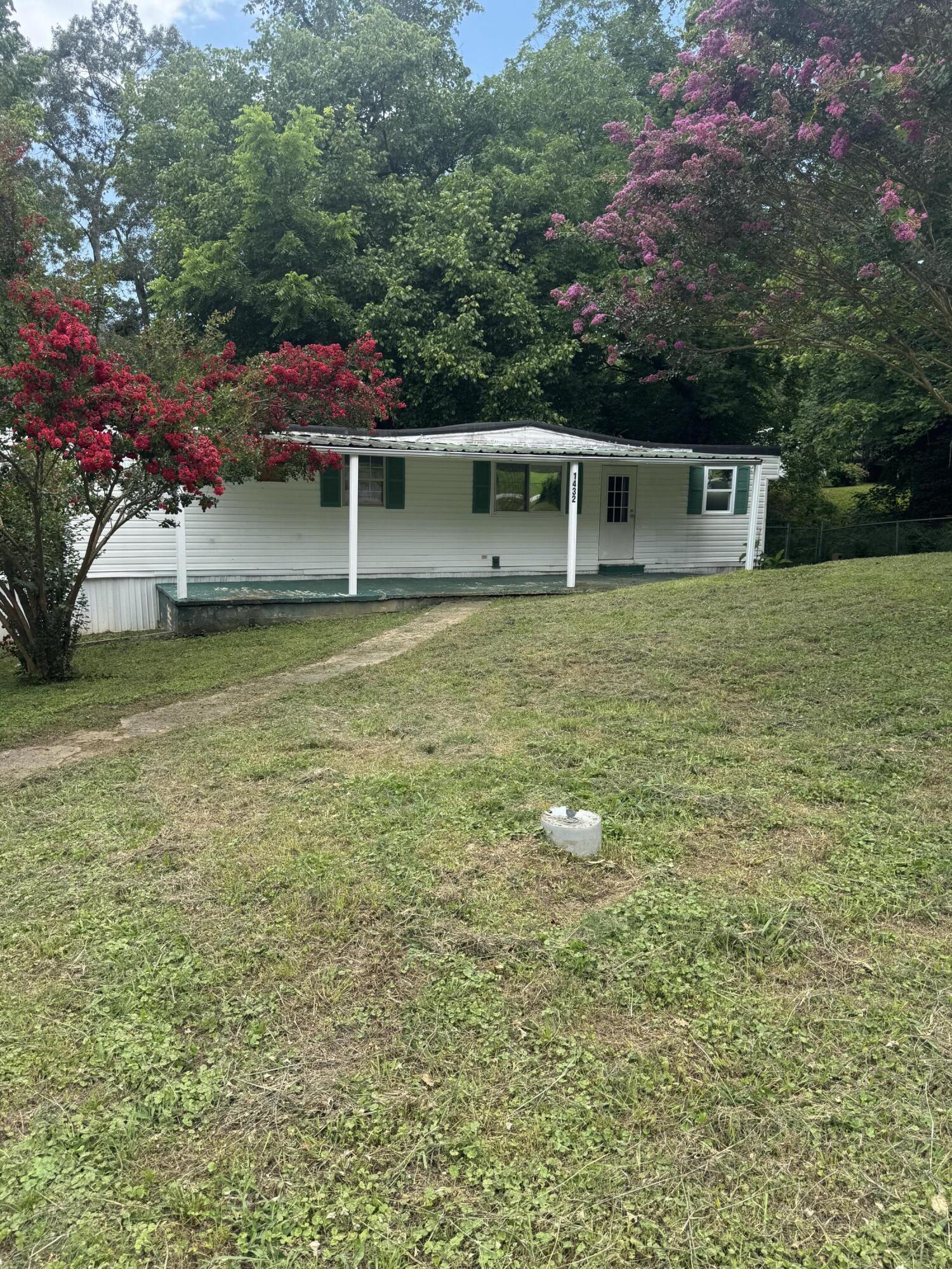 1432 Thrasher Pike — photo