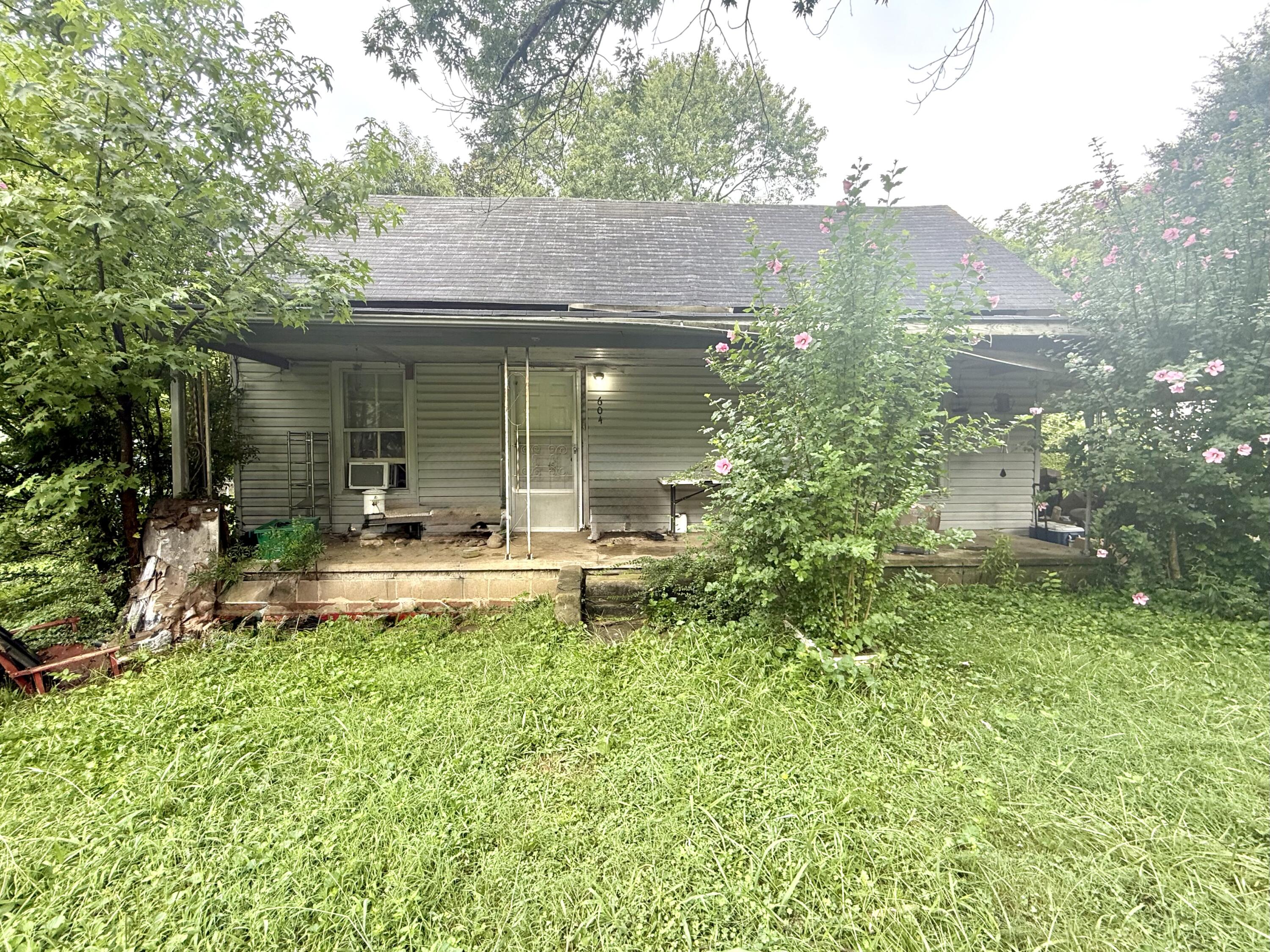 604 Magnolia Street — photo