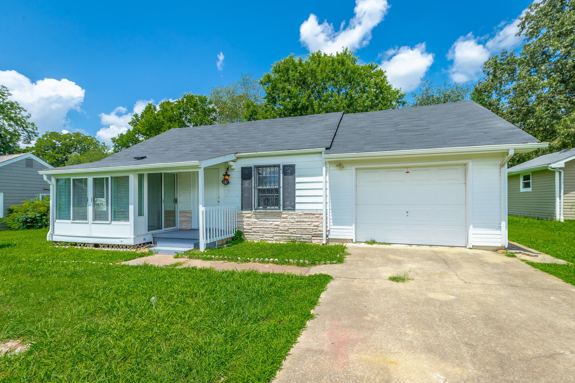 2115 Delano Drive — photo