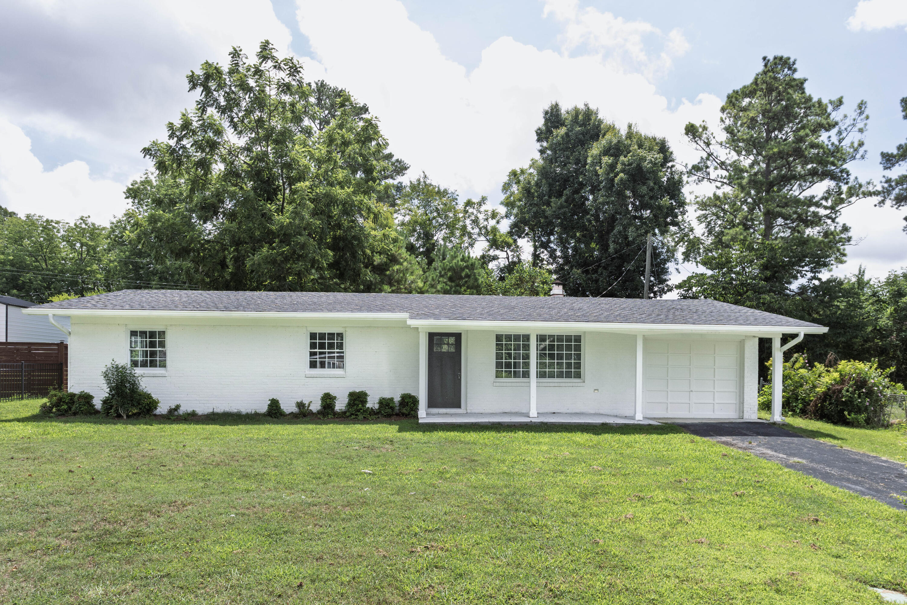 1606 Redwood Drive — photo