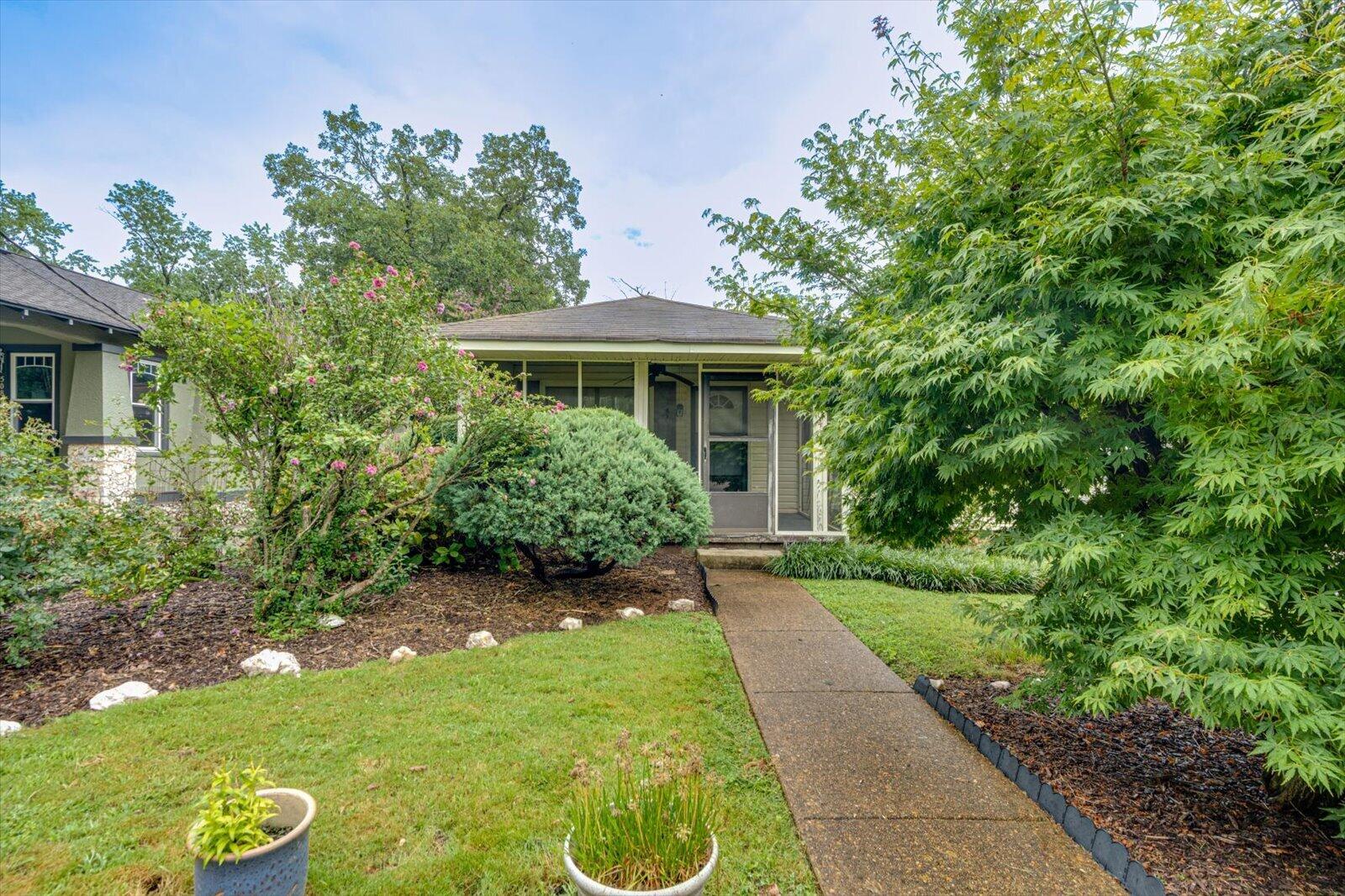 504 Graham Street — photo