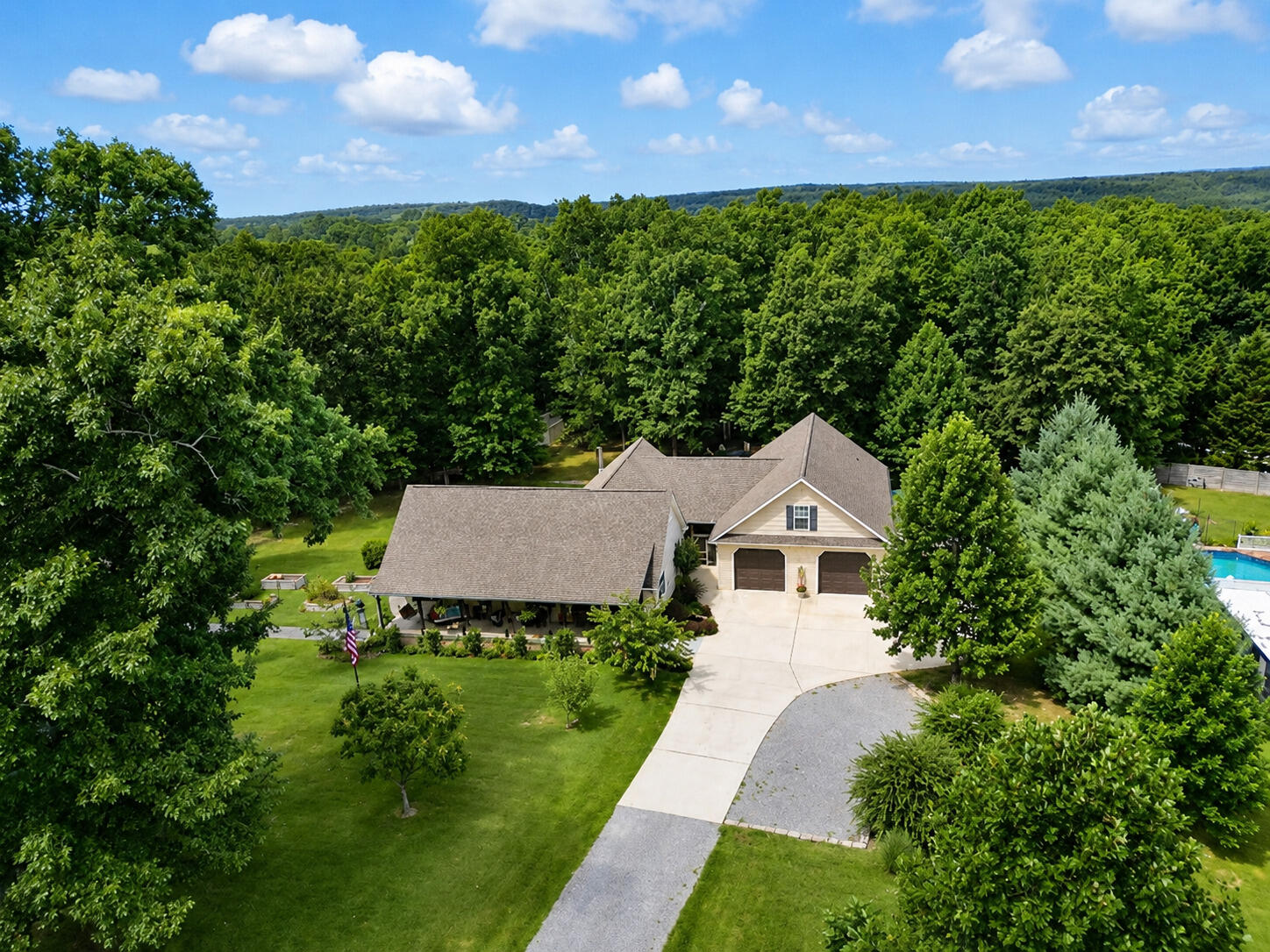 472 Beaver Drive — photo