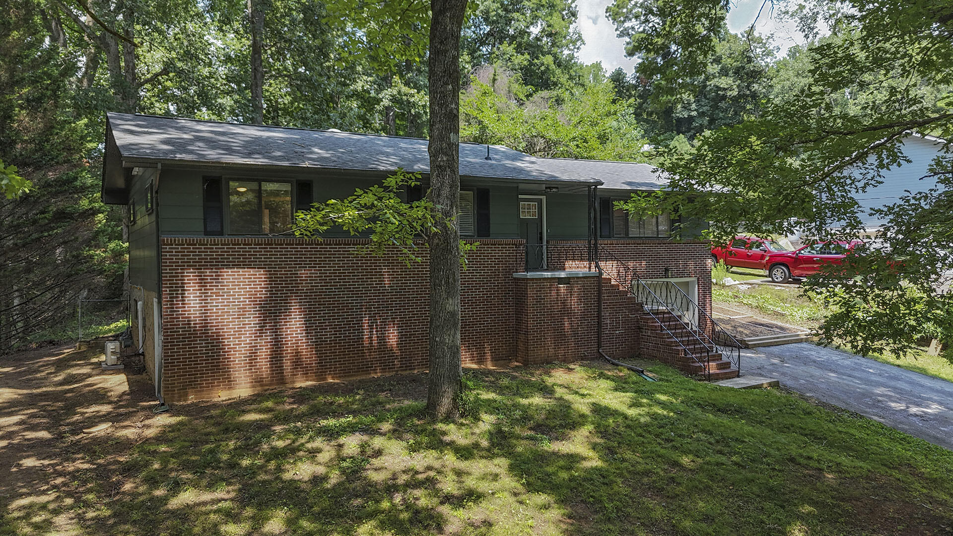 6121 Pythian Road — photo