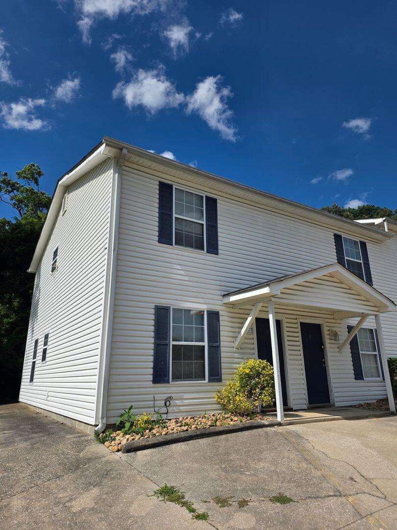 1106 Carline Road, D — photo