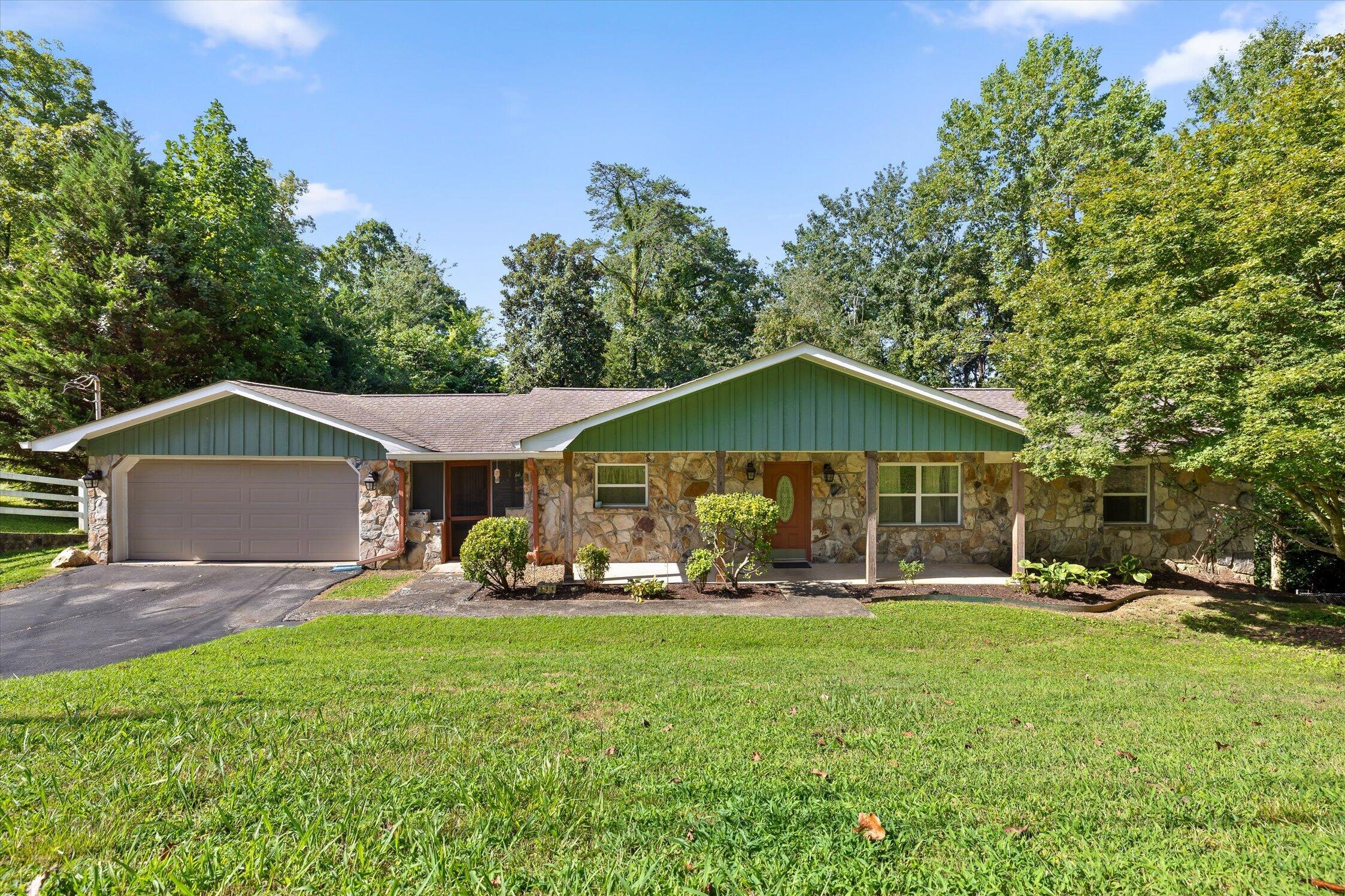 606 Oak Crest Lane — photo