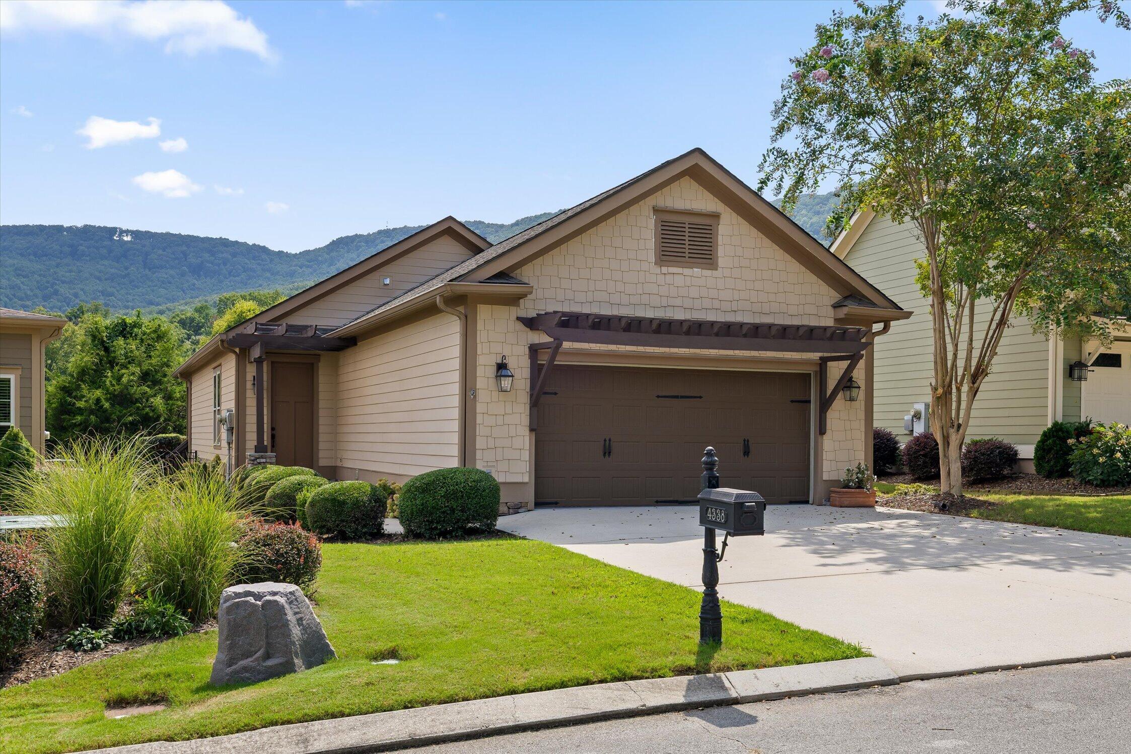 4338 Nestledown Court — photo