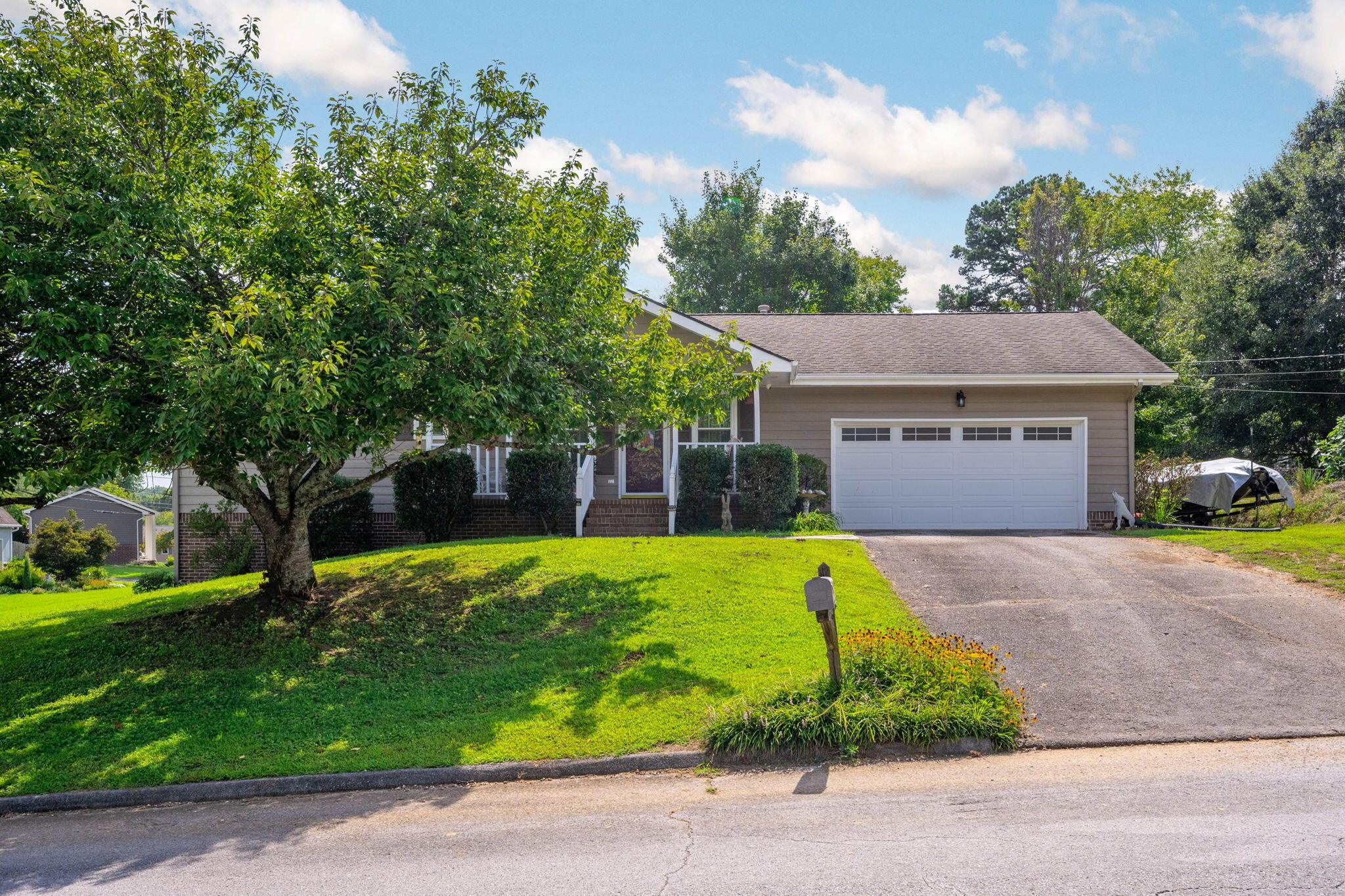 412 Sandalwood Drive — photo