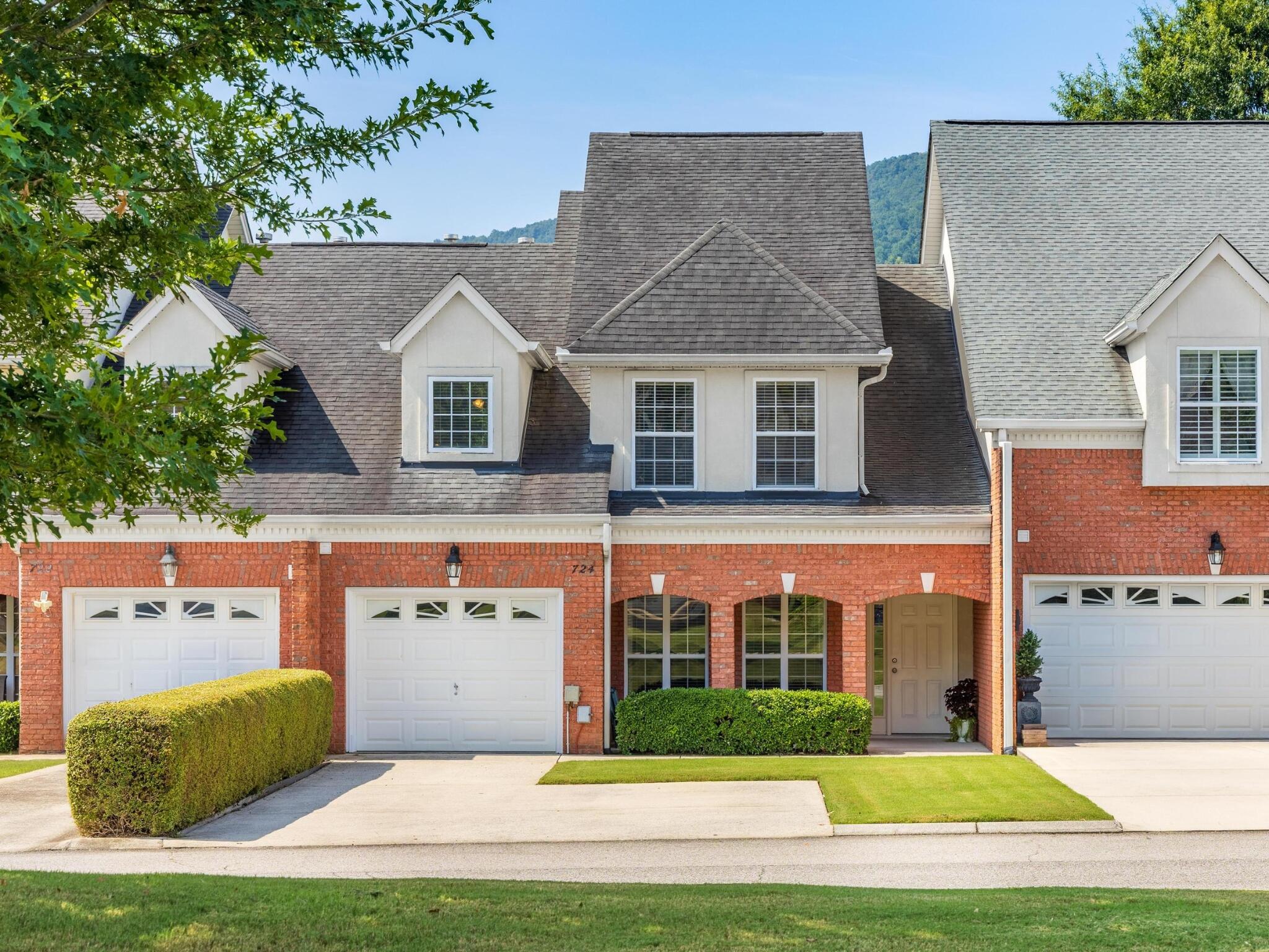 724 Outlook Lane — photo