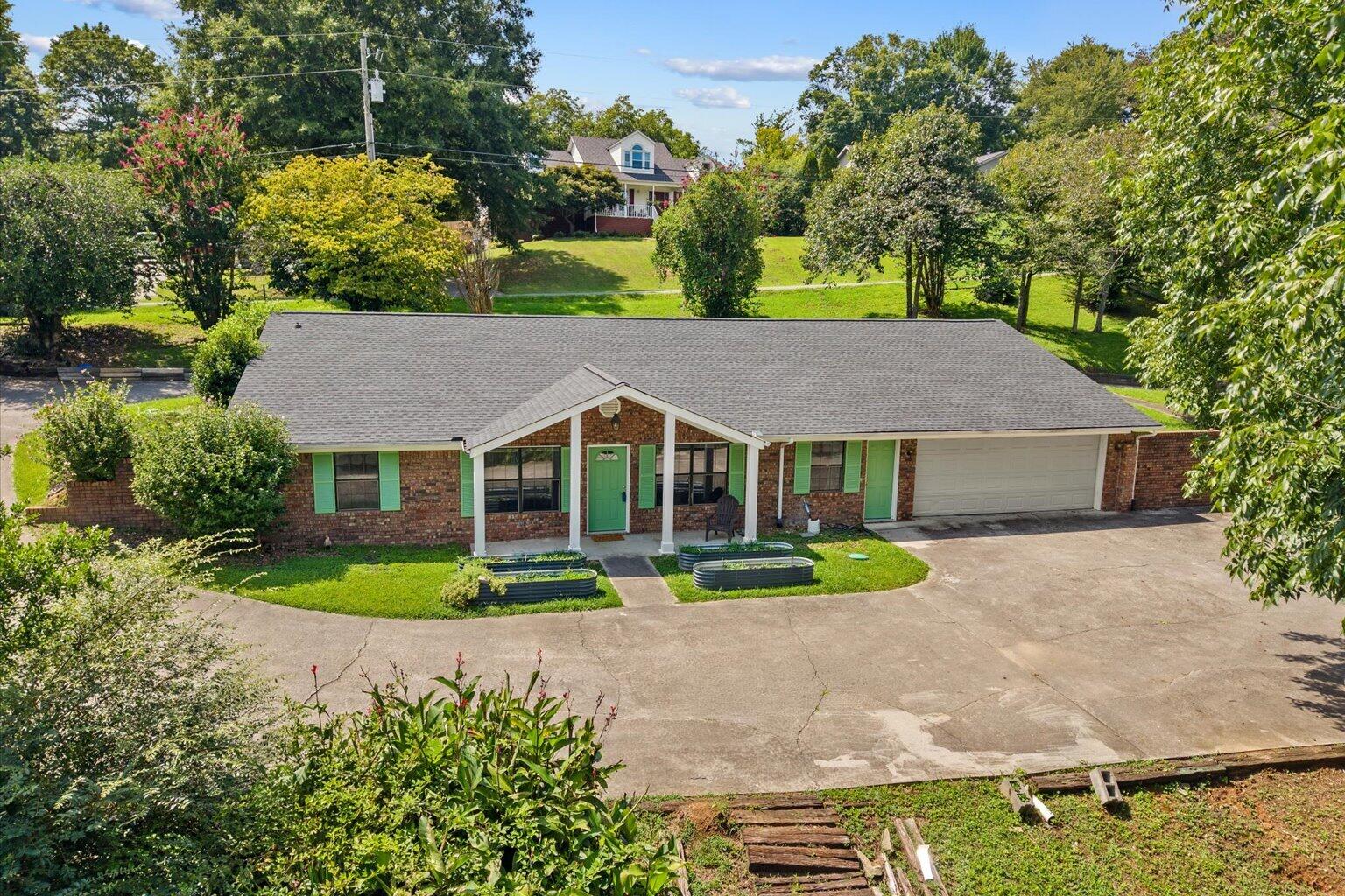 2502 E Hillview Drive — photo