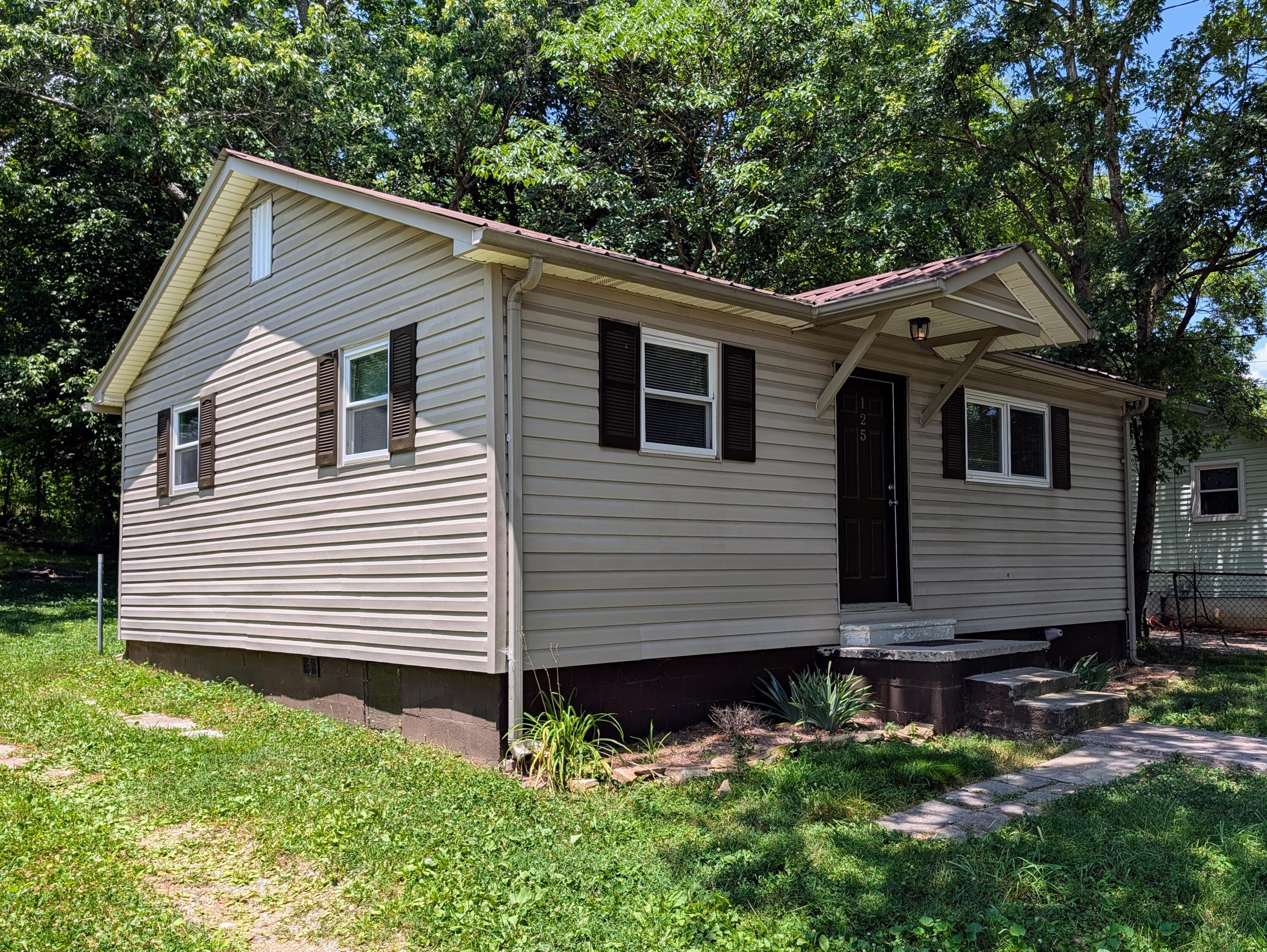 125 NE Dixie Drive NE — photo