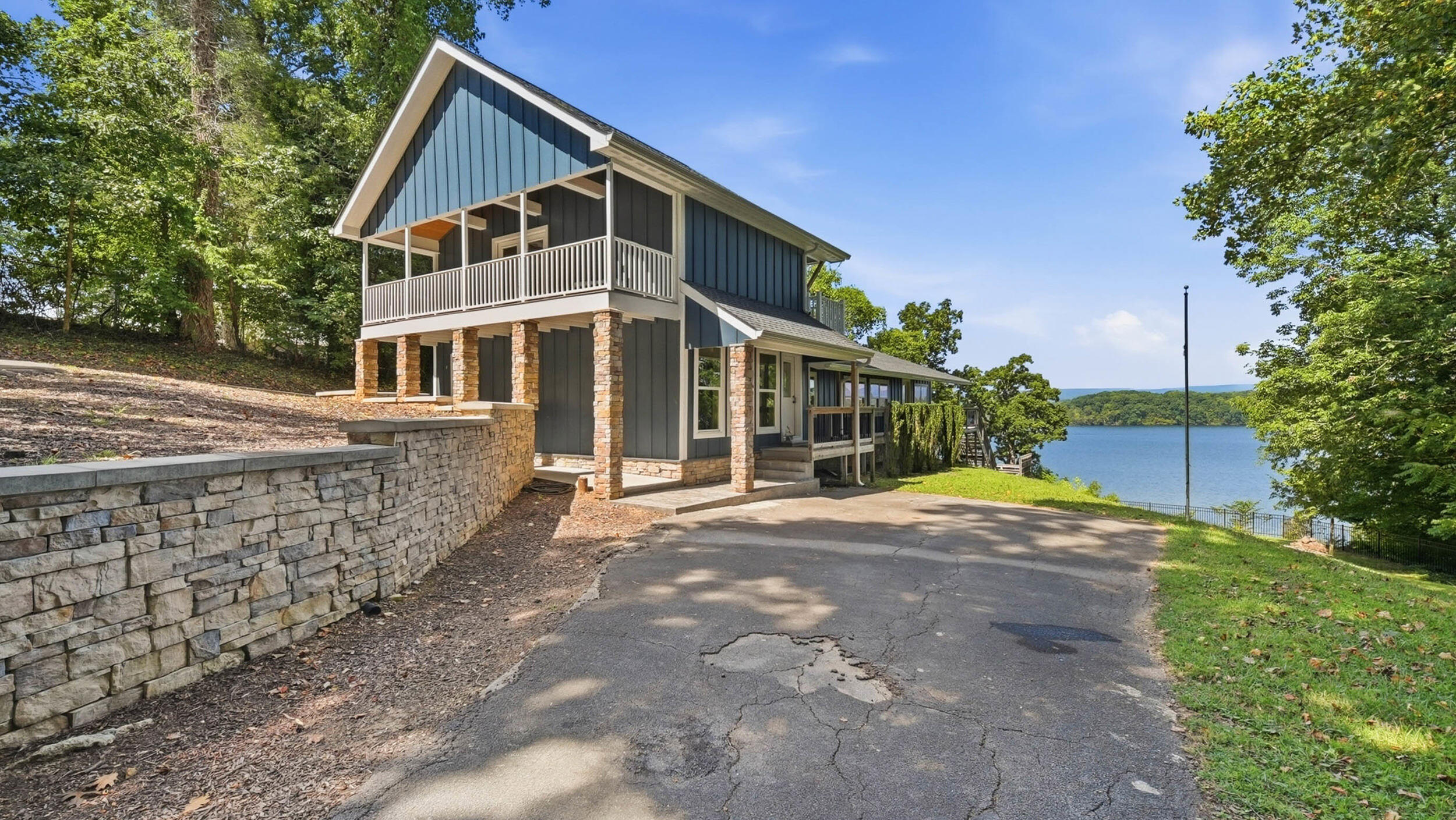 14310 Bluffview Drive — photo