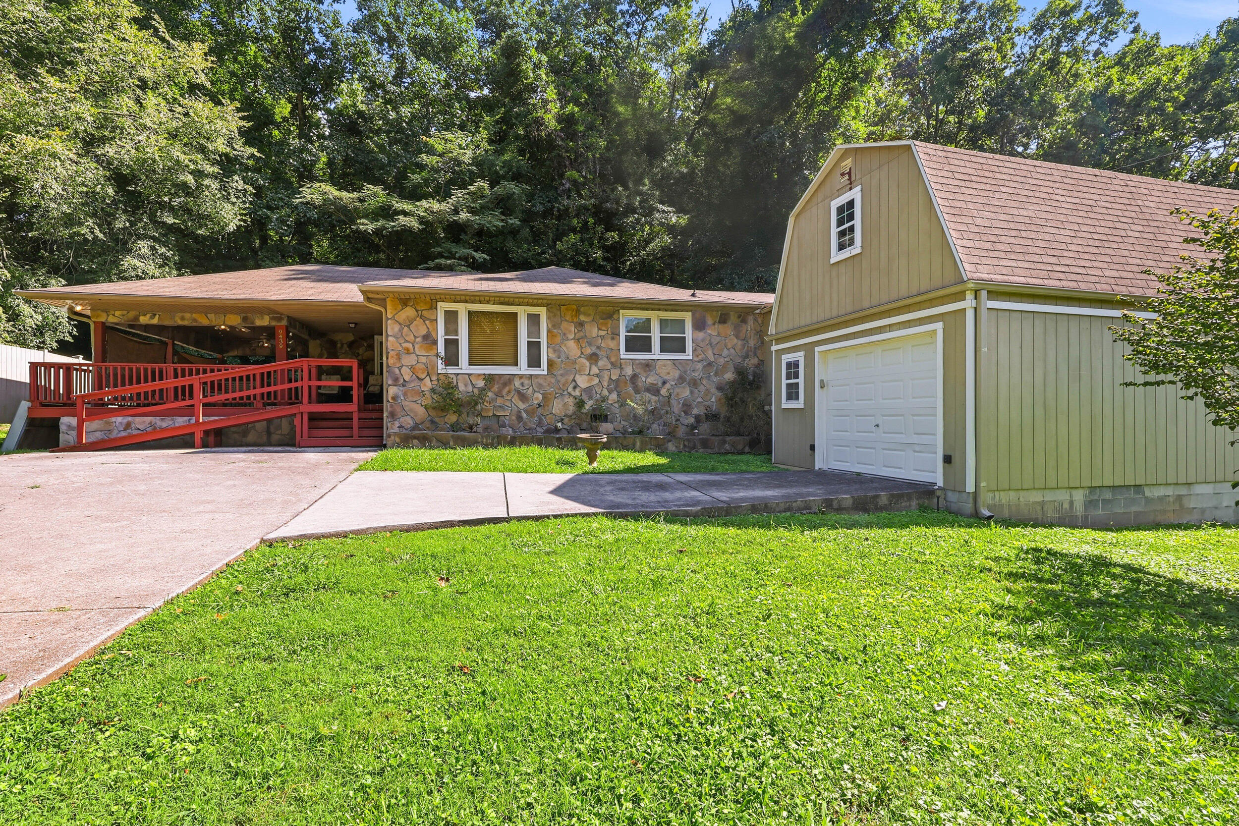 9439 E Brainerd Road — photo