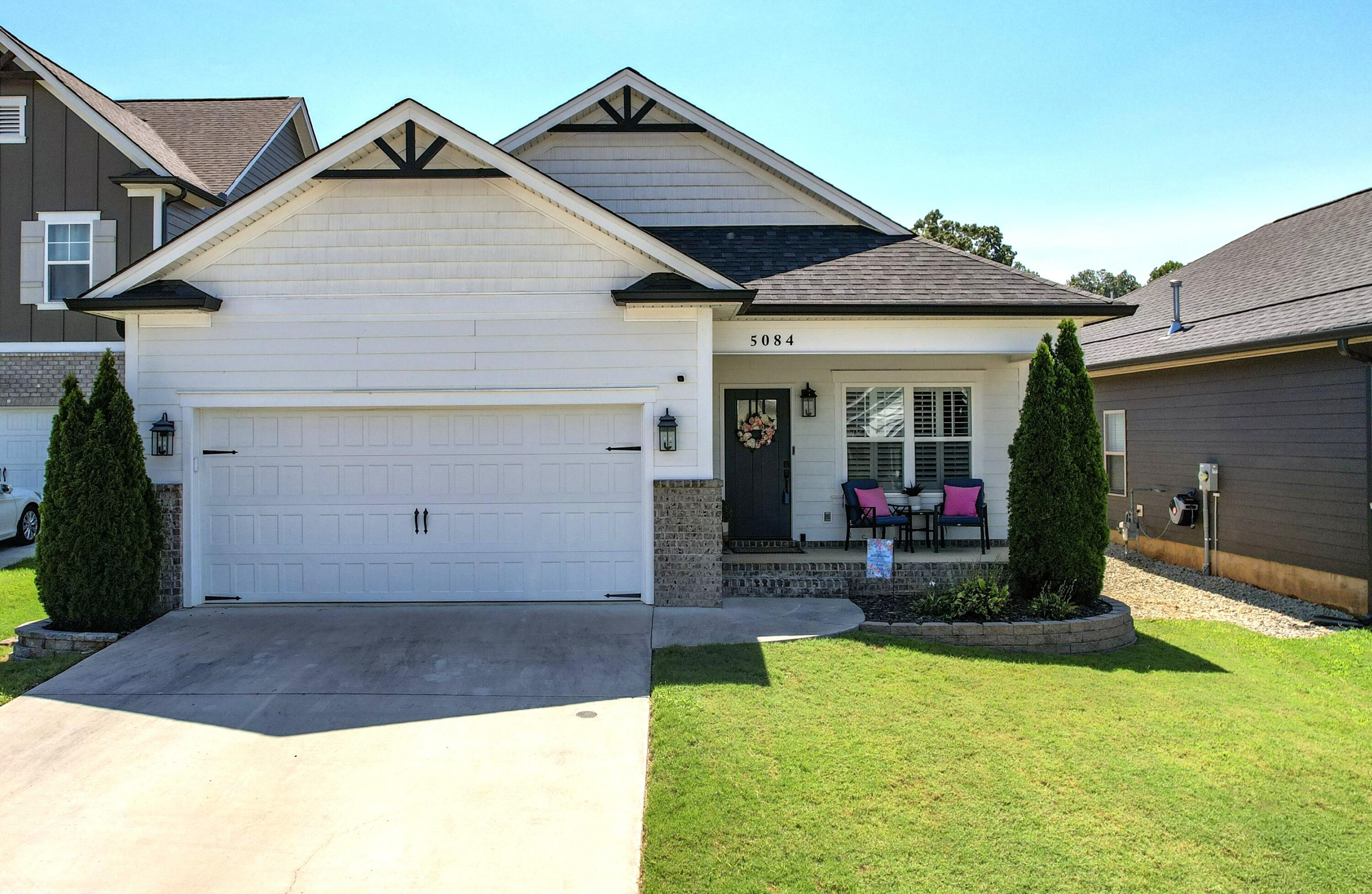 5084 Shelterwood Drive NE — photo
