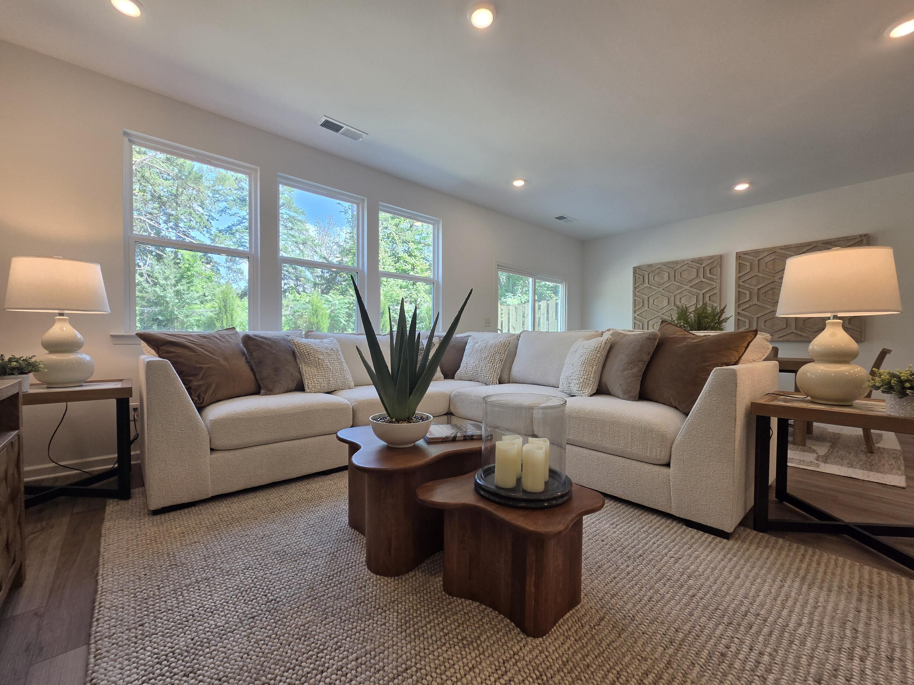 2572 Henson Court, 5 — photo