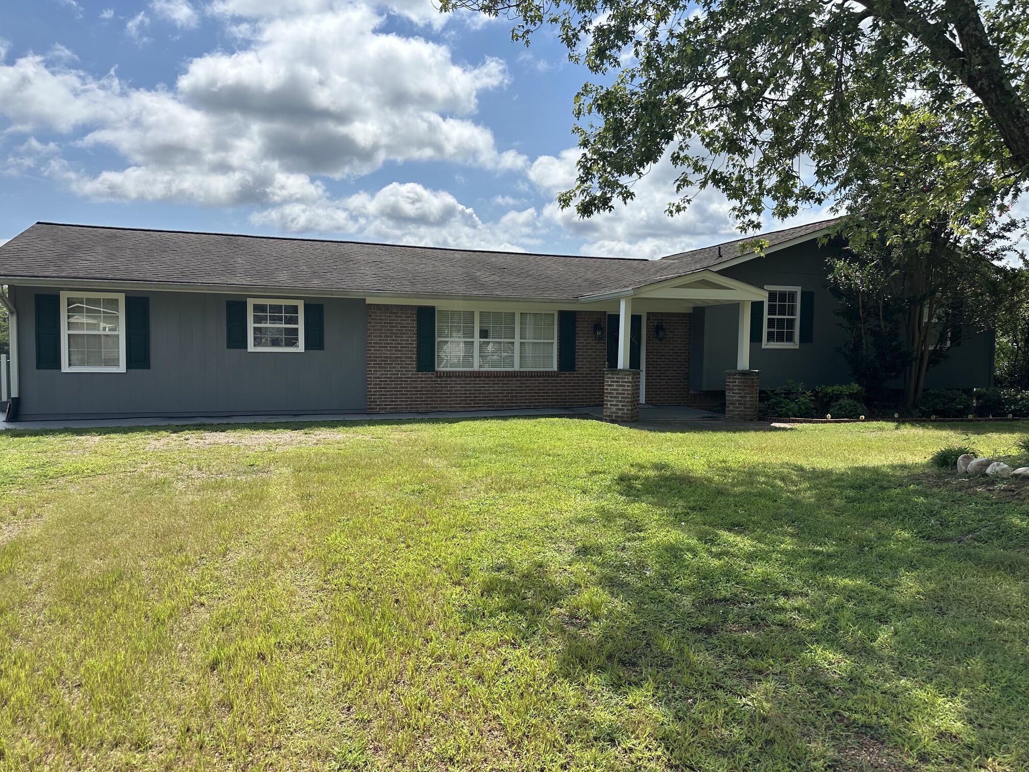 430 Lakeview Drive — photo