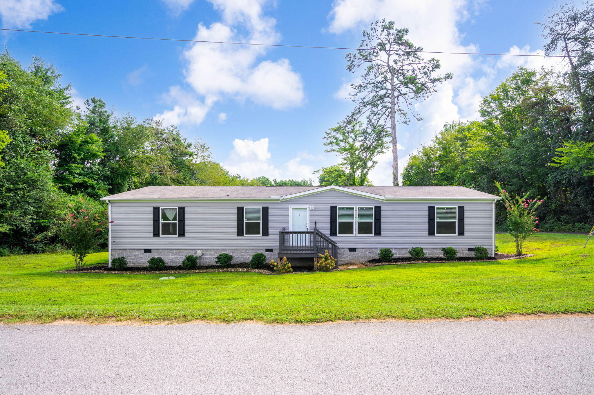 140 N Hillcrest Drive — photo
