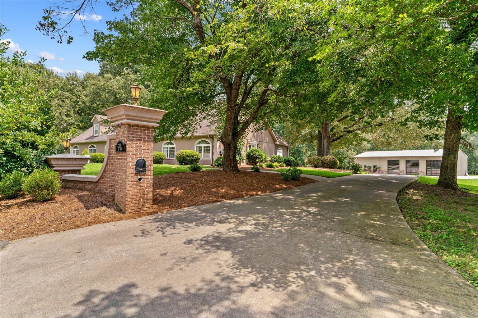 2121 Hummingbird Drive — photo
